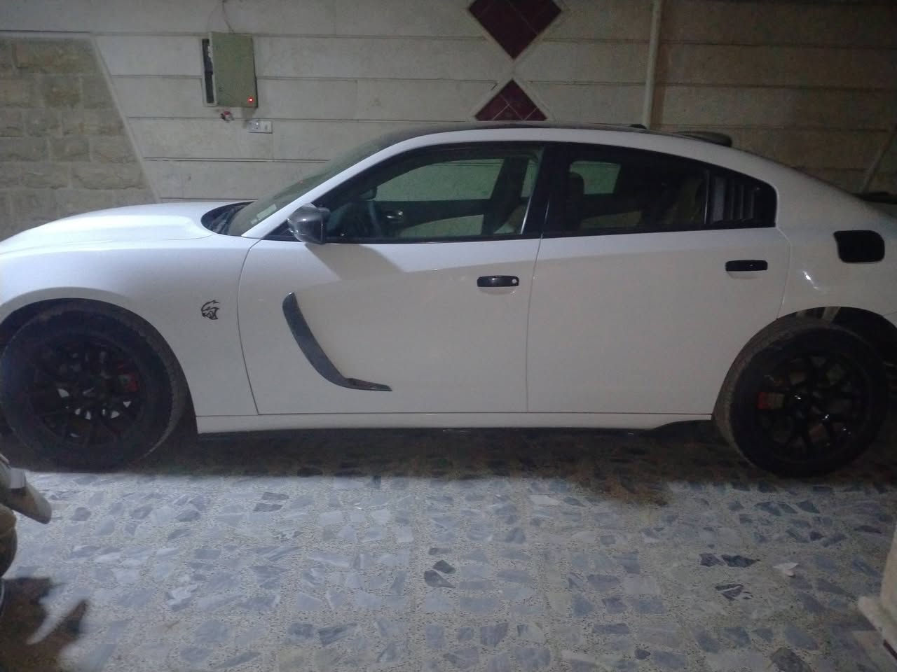 جارجر 2019 sxt رقم انكليزي السيارة خير من الله ماشية فوق ال 60 ميل حادث جاملغات خلفية العنوان حي اور السعر 220 ***********
