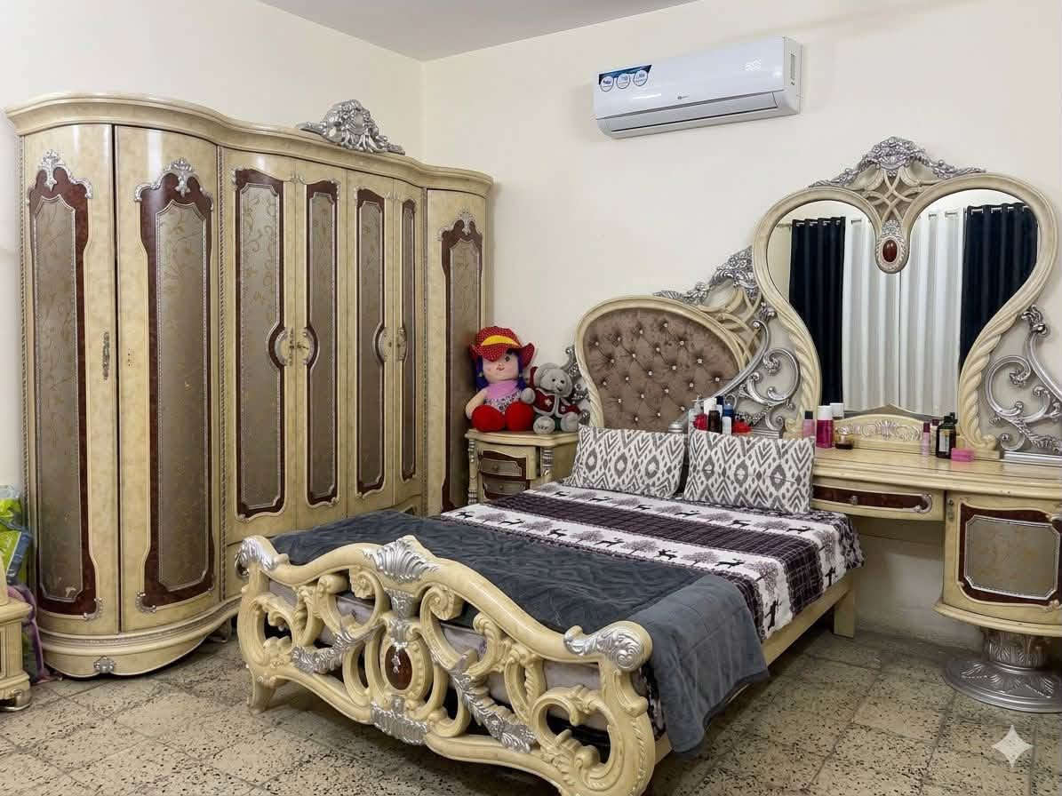 ‏غرفة مصرية ضخمة سبع قطع نظيفة سعر مناسب عنوان بغداد حي القاهرة الثانية الي يريدها يدخل خاص يراسل لو يتصل على هذا الرقم *********** بي وتساب
