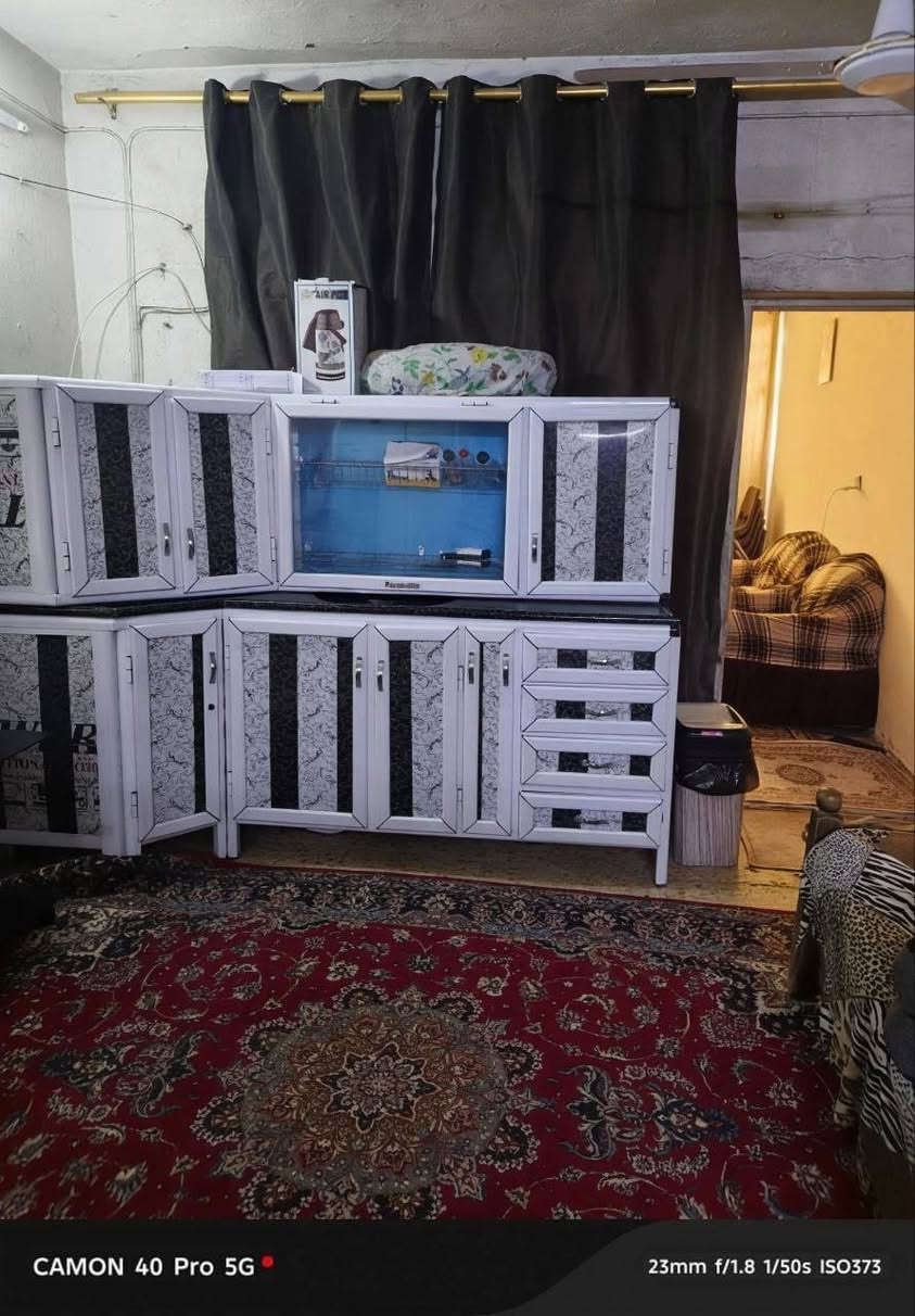 سلام عليكم
بيت بالمعسكر  بالفرع الثاني من جهة الشريط سادس بيت عن بيوت.الطابو موقعة حلو  مميز مساحتة120 واجهة 6ونزال 20 بيه غرفة كبيرة وغرفة صغيرة مفتوحة ع الصالة وحمام واستقبال ومطبخ وكراج كبير البيت صب مسلح فقط الاستقبال والمطبخ سندويش بحاجة الى ترميم يباع بسعر قطعة ارض تريد ترممه تريد تكعد بيه ع وضعة ينسكن بيه وسعره رخيص بالنسبة لموقعة والتبليط مباقي شي يصير اغلى اذا تبلط لمزيد من الاستفسار الاتصال على هذا الرقم ***********
