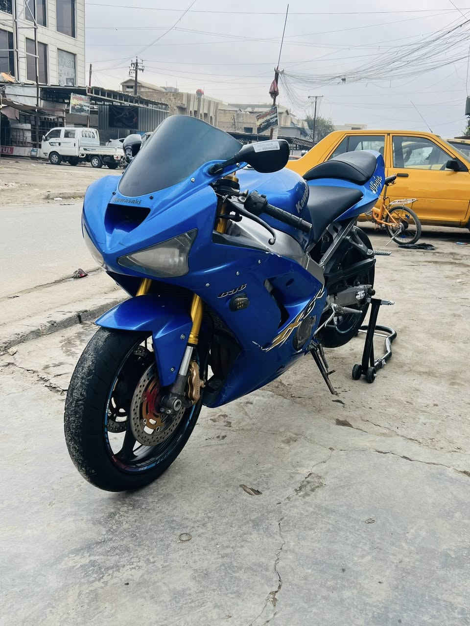 سلام عليكم كاوسكي 636 مديل 2004 دراجه مكفوله مكينه برغي ما مفتوح بيهه بيع فقط بدون مراوس شراي يجي خاص عنوان بغداد سعر 29 بيهه شي بصيط ***********
