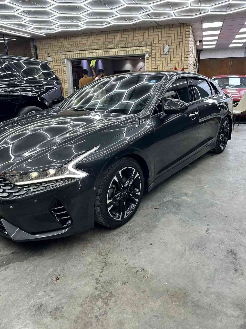 كي فايف K5
موديل 2023 فول موصفات ViP
فئه جي تي لاين اعلى فئه بالمواصفات فول للاخير 
سياره رقم بغداد حره تحويل ثاني يوم
ماشيه 33 
مكينة 1600 تيربو ✈️
الموصفات 
خمس كامرات 
تقديم و ترجع سياره من خلال بصمه 
_شاشه تاب كبيره
_كشن كهربائي
_تدفئة كشنات
_تدفئه ستيرن
_شحن لاسلكي
-رادار 360 
-نقطه عمياء
-توقف ذاتي عند الاقتراب امامي وخلفي 
قياده ذاتيه
تحديد مسار 
مثبت سرعه 
اربع انظمه قياده
سماعات صوت بيوس 
حساسات امامي خلفي
كامرا دوارا 
بنوراما 
اتو هولد 
سايد بريك بصمه 
ترحيب عند الاقتراب
دخول ذكي 
صندوق ذكي متحسس 
بصمه تشغيل
بصمة بيبان 
رادار امامي وخلفي وجانبي
تبريد منفصل
شاشه تبريد بيانو
لايت ثلاث عدسات اصلي لد 
السياره عليها ادامه كامله جاهزه  
حادث بجم مبدل بنيد و زوج جاملغات اماميه بلاديه نفس لون وباقي تصليح درجه اولا و باقي سياره مكفوله 
السعر 148وبيه مجال لشراي (بيع فقط )
اخوان الما يعجبه المنشور يترك كلمه طيبه والرزق على الله
مكاني بغداد  
رقم الهاتف ***********
