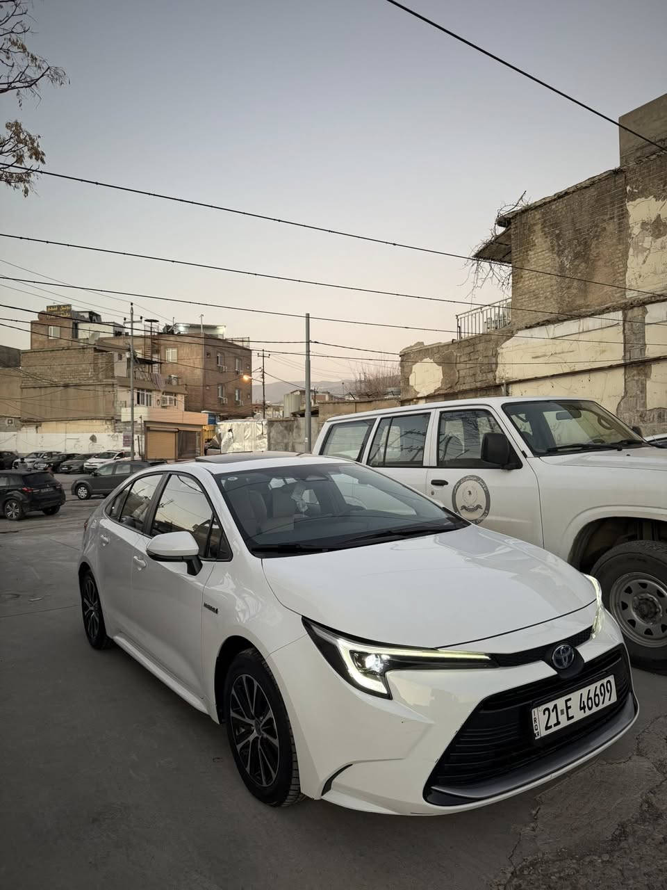 کرۆلا ٢٠٢٤ 
٣١ هەزار ڕۆشتتوە
سڵاید 
خەتی جادە 
ڕادار 
دیجیتاڵ 
فول مواسەفاتی خۆیەتی سەیارەکە 
هەموو شتێکی تازەیە و ماشەڵا وەکو سفر ماوەتەوە 
***********. 

١ قوپاوی بچوکی تیایە. ١ پەنجەش نابێ بەس با هەر بزانن. 😁
