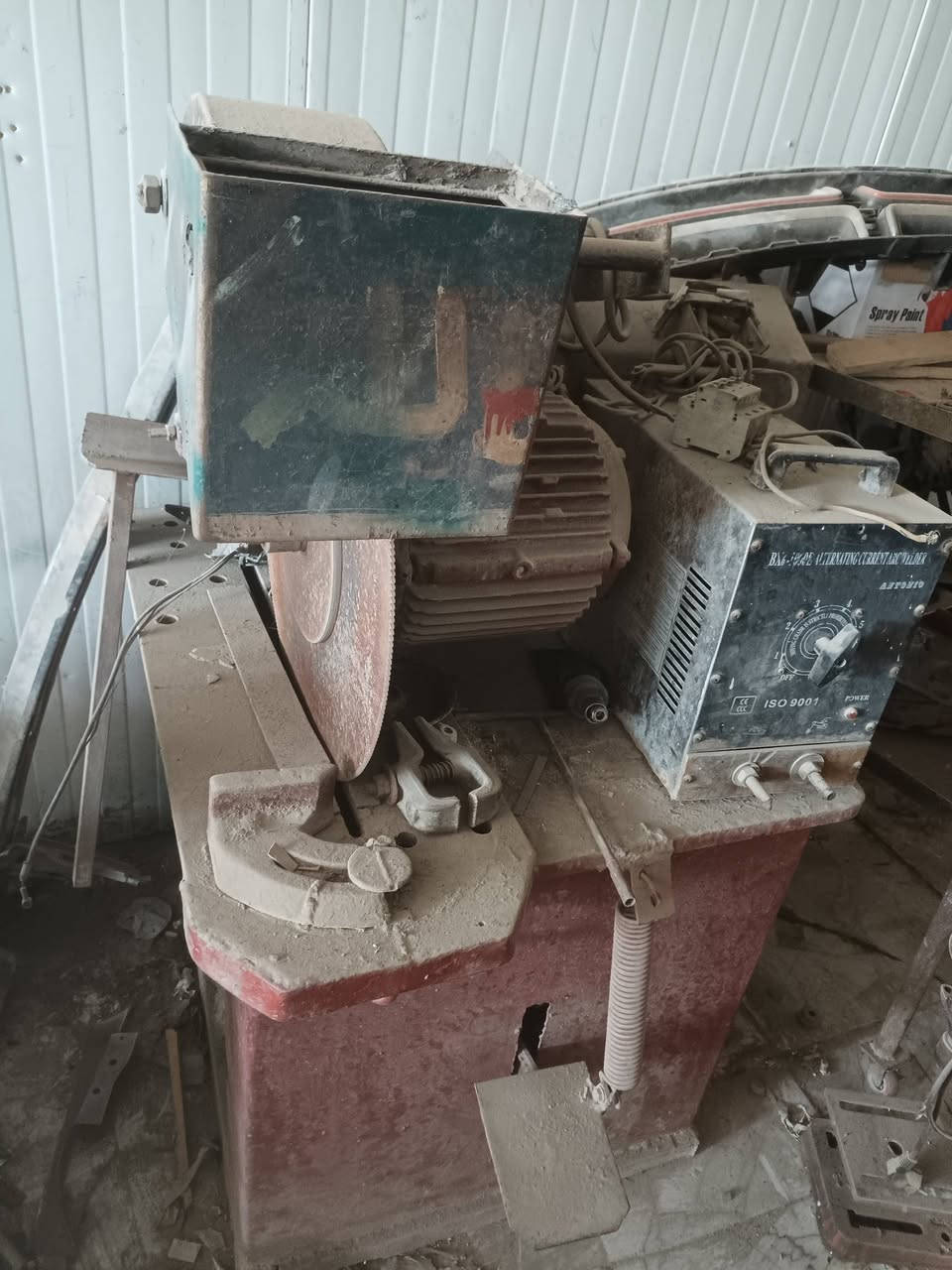 كتر + ماكنة لحام ستيل الكبيره  + دريل ثابت +كوسره كبيره+مكص بليت تركي الاحمر  كلهن شغالات. للاستفسار الاتصال *********** مكان نجف ابيعهن كلهن
