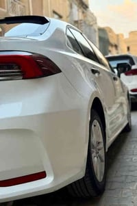 كورلا 2024 خليجي هايبرد  ماشيه 27 الف   كفاله عامه  محرك كير بطاريات ب...