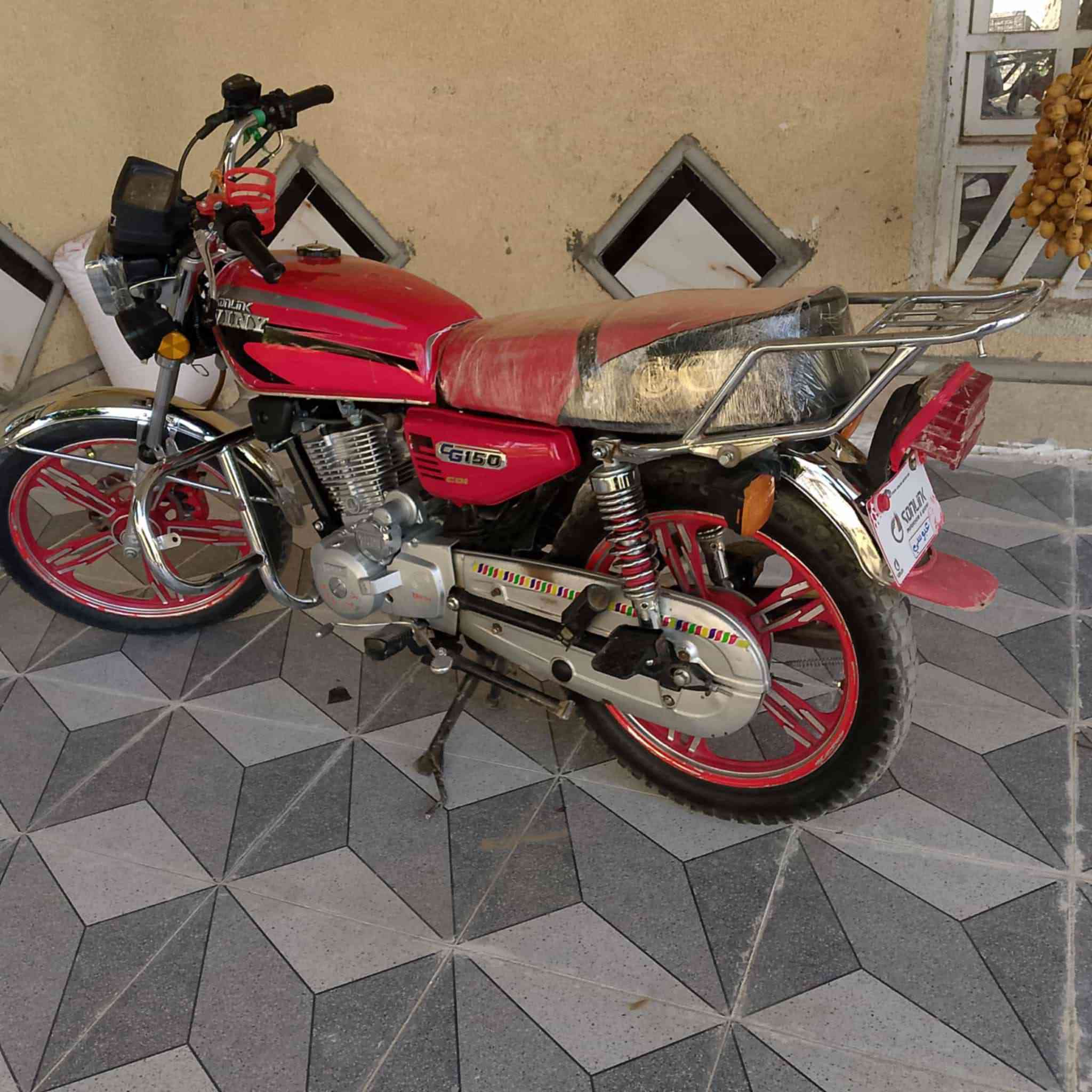 سيفان للبيع موديل 22 كامل مابي اي نقص محرك خير من الله ع البلادي أوراق موجوده اي نقص مابي شغل وطلع 
*********** 
العنوان منصوريه الشط قرب سيطرت الغالبيه
