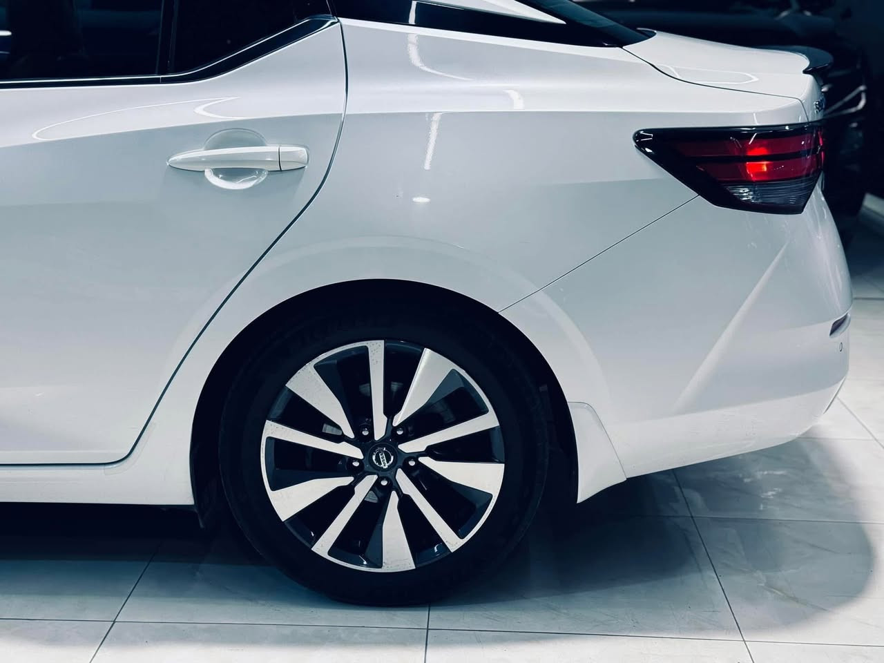 🔺للبـيع /  نيسان سنترا
Nissan Sentra 2020 

🔸اللوحات : (22) .
🔸الضرر : صبغ البنيد و الجاملغ الايسر.
🔸الموديل : 2020
🔸الفئة : SV
🔸حجم المحرك :2.0L / 4 Cylinder 
🔸اللون : أبيـض .
🔸المفتاح : بصمة عدد 1
🔸عداد المسافة : 56 الف ميل .
‏🔸Airbags : جميعها بحالة الوكالة .
🔸نظام الدفع : Front - Wheel Drive
🔸عدد الركاب : 5 راكب
‏🔸(VIN) | 3N1AB8CV6LY210636

🟢 مواصفات اخرى
( المقاعد جلد بيجي ، مقعد السائق كهرباء ، تدفئة للمقاعد الأمامية ، فتحة سقف ، حساس النقاط الجانبية  العمياء ، رادار أمامي ، حساسات خلفية ، شاشة كبيرة ، كاميرا خلفية  ، ويل كب حجم 17 inch  )

🔸السعر: ( 142) ورقة

للاستفسار *********** واتساب 

***********

مكان السيارة النجف الاشرف ❗️
