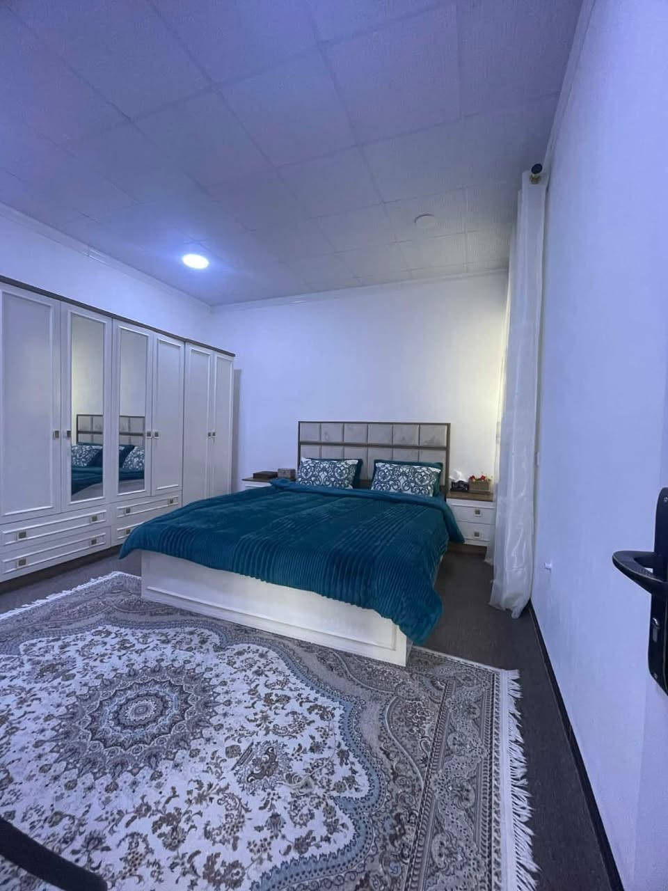 🏠بيت للبيع زراعي مساحة 105
📍الموقع داره كناره فرع مطعم  شارةكةم 

🔴بناء حديث واجهته 7 امتار يحتوي على  مطبخ واستقبال وهول داخلي وغرفتين نوم كبار  وصحيات داخليه وخارجيه و طابق ثاني بيتونه و غرفه نوم 

💸السعر 65 مليون و بيها مجال قليل


**إذا كنت صاحب هذا الإعلان وتريد حذفه لأي سبب، رجاءا أرسل رسالة إلى الدعم الفني**