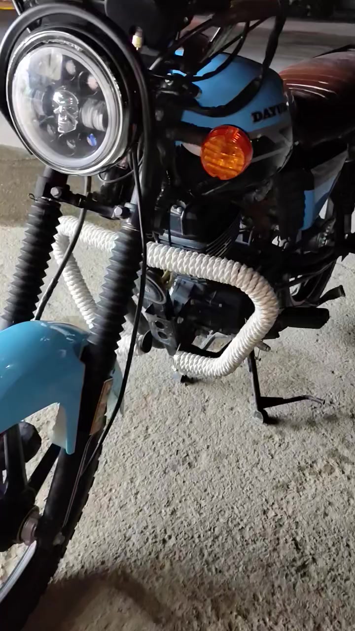 السلام عليكم 
دايوان نفخ جبلي 23 نظيفه 
كفاله عامه 
مكينه: 200cc
رقم سنويه 
مداور شوكت ما تريد 
السعر 2.5 و بيها مجال حگ الجيه 

للتواصل:***********
