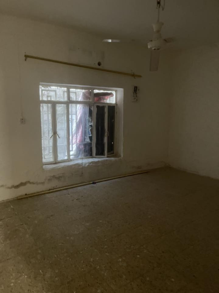 إعلان بيع بيت 🏠
للبيع بيت بمساحة 200 متر
📍 الموقع: حي الجمعية الاولى قريب مدرسة زدني علما
💰 السعر: 110 مليون (قفل)

البيت مناسب للسكن أو كأرض، في موقع مميز وموجودة بي كل الخدمات.

للاستفسار والتواصل يرجى الاتصال على ***********
