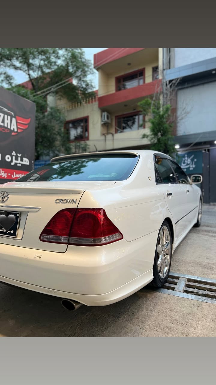 شاهینە ساخ ساخ 182 بێ دووکەڵ بێ بۆیاخ  دەعامیەکانیش بۆیاخ نیە سەیارەکە نموونەیە لە جوانیا  سێ دووگمەی فولل. جلد و سڵایت و هیتەر       سعر  ٩١ گەڵاو معامەلەیەکی برایەنە 
ژمارەی تەلەفوون:***********
