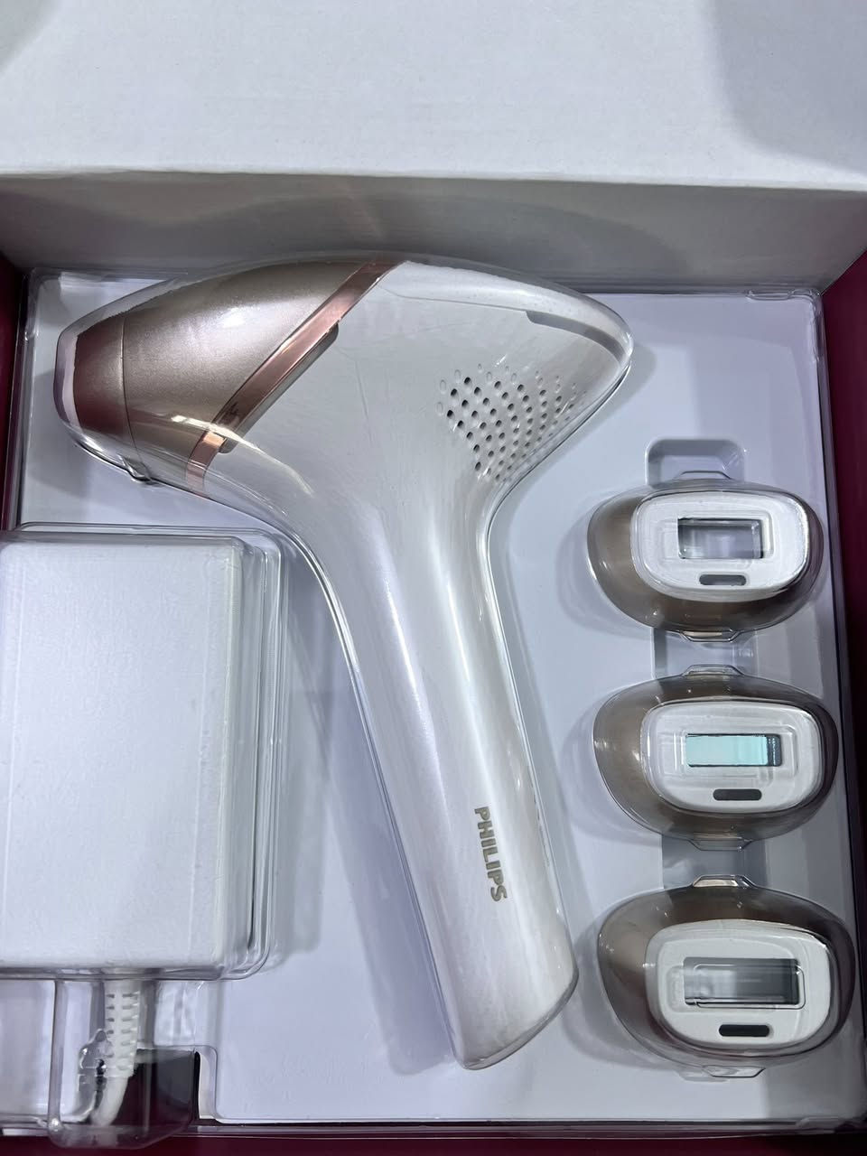 جهاز ليزر فيليبس الاصلي للبيع مستخدم قليل نظيف جدا 
ضرباته بلاحدود مدى العمر 
ب5 مستويات ويوجد ضربات تلقائيه وحساس للبشره حتى يحدد المستوى المطلوب
يتكون من اربع عدسات
العدسه الاولى للجسم كامل 
العدسه الثانيه للوجهه
العدستين للمناطق الحساسه
سعر 350 الف وبي مجال بسيط
عنوان بغداد للاستفسار ***********
(وموجود فديو هو ويشتغل)
