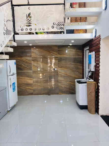 بيت جديد على طريق السنيه مساحة 200 متر بيت يتكون من ٢ غرف وستقبال ومطبخ وصاله وحمام للاستفسار عله *********** ديوانية
