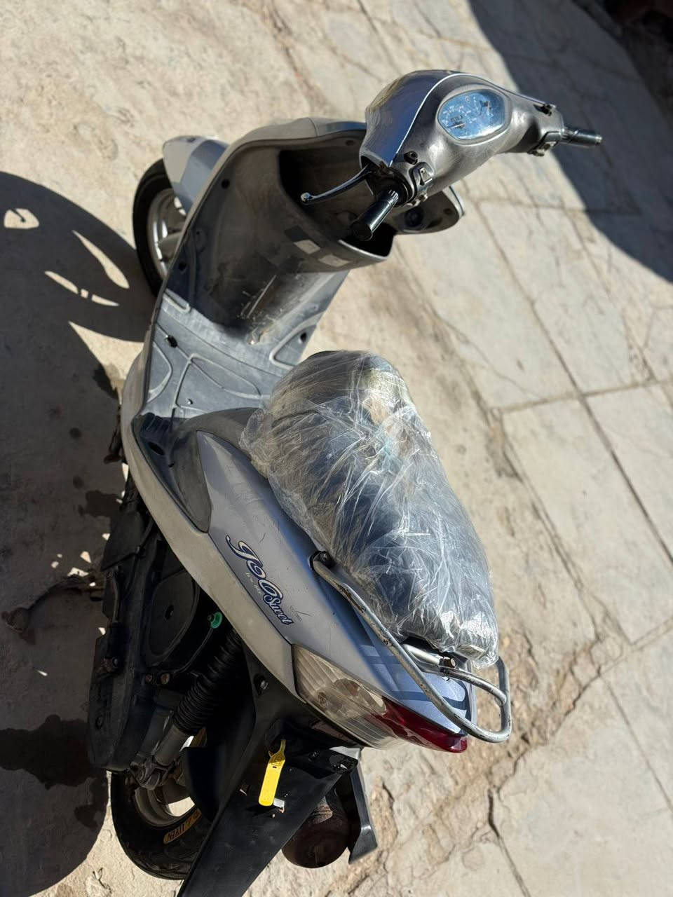 السلام عليكم
ماكس منغولي ختم واحد كله ملاح بلاد محرك مامفتوح بس طلع دخان مال كايمه اول ما شغله ويروح بس هيه بعدهي مكايمه كهربائيات كله شغاله سلف هندر اي نقص مابيه نهضه معدل خير من الله  نعومه متنسمع دراجه دبلات ناعمه تايرات جدد حلوه ونضيفه مكاني ديوانيه سعره 575وبيه مجال


**إذا كنت صاحب هذا الإعلان وتريد حذفه لأي سبب، رجاءا أرسل رسالة إلى الدعم الفني**