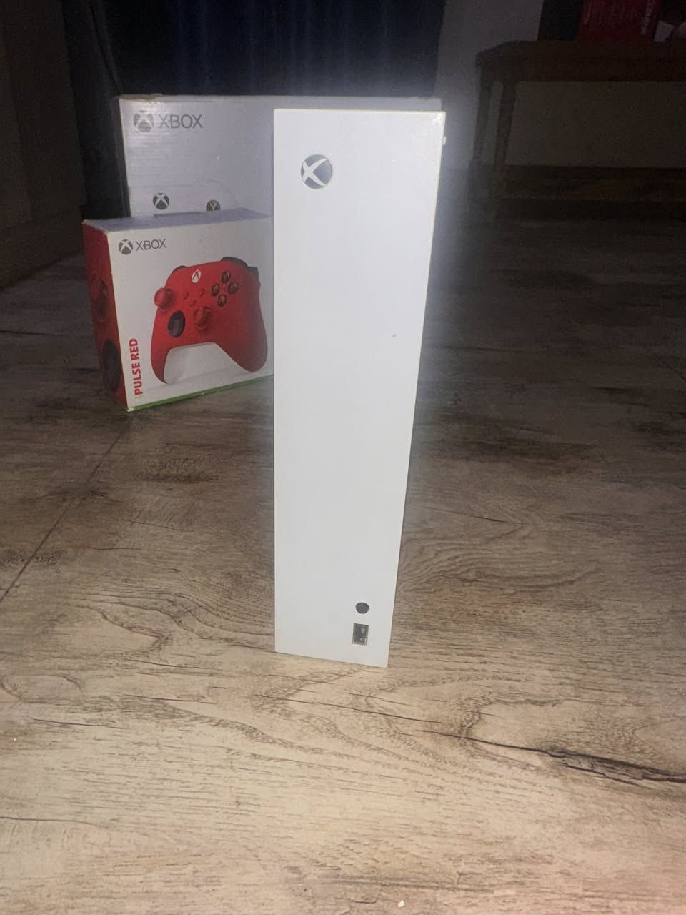 اكس بوكس سيريس اس للبيع Xbox series s
📦 الحالة: مستخدم نظيف كلش وممفتوح نهائياً  

💾 السعة: 512GB  

📦 ويا الجهاز:

✔️ يد أصلية  

✔️ يد إضافية لون أحمر 🔴  

✔️ قاعدة شحن بطاريات  

✔️ الكارتونة وكل الملحقات موجودة  

+ حساب بيه ألعاب:

- FIFA 23  

- FIFA 24  

- FIFA 26  

🔌 الجهاز شغال وما بي أي مشكلة  

✅ شرط الفحص تفحصه بايدك وتقتنع بنفسك

💰 السعر: 400 ألف دينار (بيه مجال)  

📍 المكان: بغداد – المنصور  

🔄 سبب البيع: أريد أبدله بـ PS5 اذا عندك بلي 5 تريد تراويه وادفع فرقه 

📩 التواصل خاص  او على الرقم : ***********
