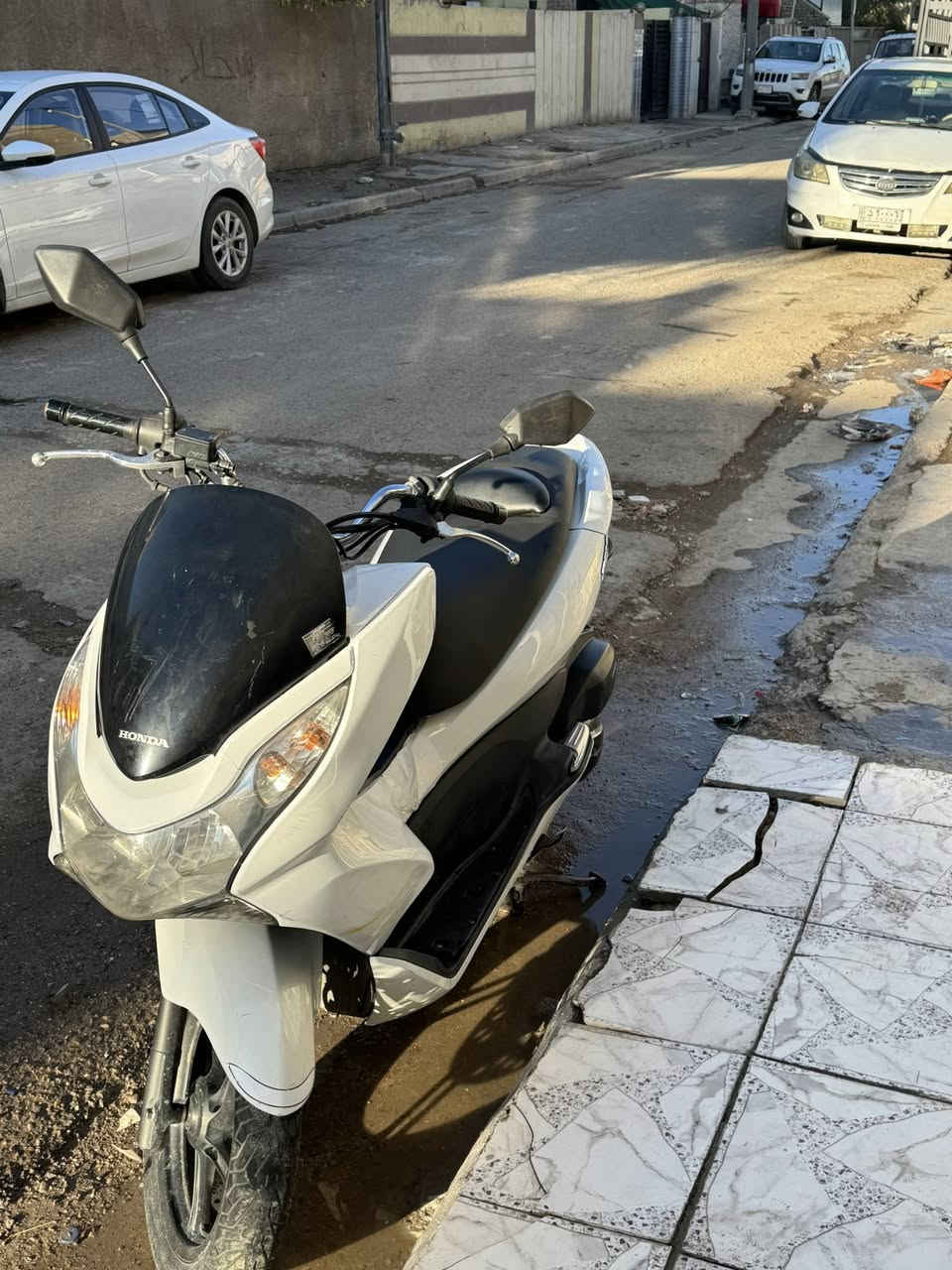 سلام عليكم pcx الجيل الاول محرك 150 ماشية 43 الف مكفولة من كلشي فقط بيهة كسر بالكفر يم فتحتة البانزين الباقي مكفول ب1.500.000 د.ع بيها مجال 
مكاني الحرية الدولعي 
***********
