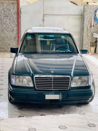 ورحمه الله وبركاته مرسيدس دب موديل ١٩٩١  لون اخضر غير محدد مصبغوه لجما...