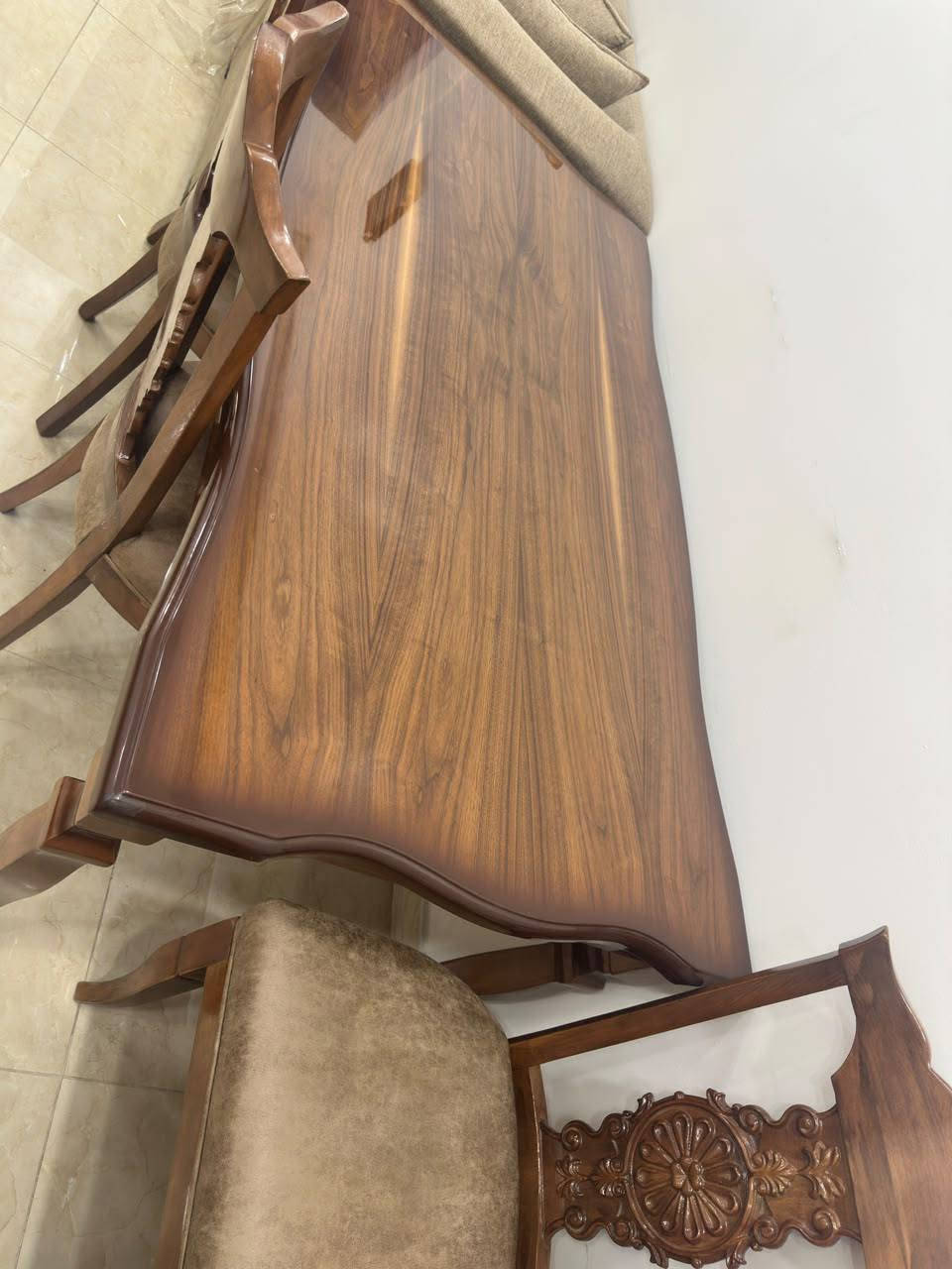ميز طعام تكمة راقي اخو الجديييييد 
السعر ٥٠٠ بيه مجال 
العنوان بغداد القادسية


**إذا كنت صاحب هذا الإعلان وتريد حذفه لأي سبب، رجاءا أرسل رسالة إلى الدعم الفني**