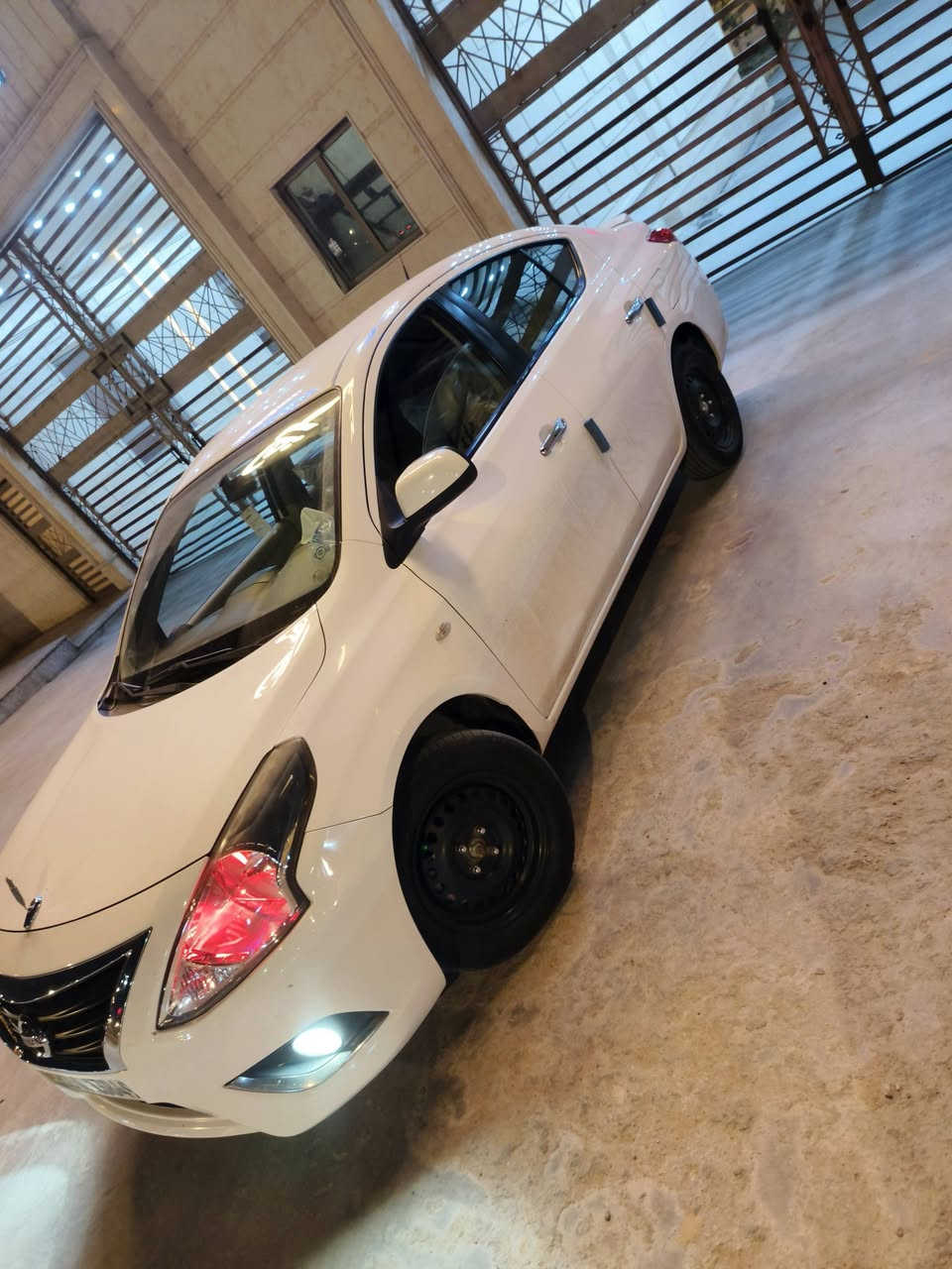 سلام عليكم نيسان سني مديل 23 سنويه الى 30 مكينه كير حداديه تخم تاير منضومه زنون مدشمه جلد كاعيه سياره بيه طخه بين باب صدر وباب العبري وبيه هم شخط بل جملغ خلفي وباقي كفاله ماشيه 40 الف سعر 118 وبيه مجال بصيط  رقمي *********** دور ضباط
