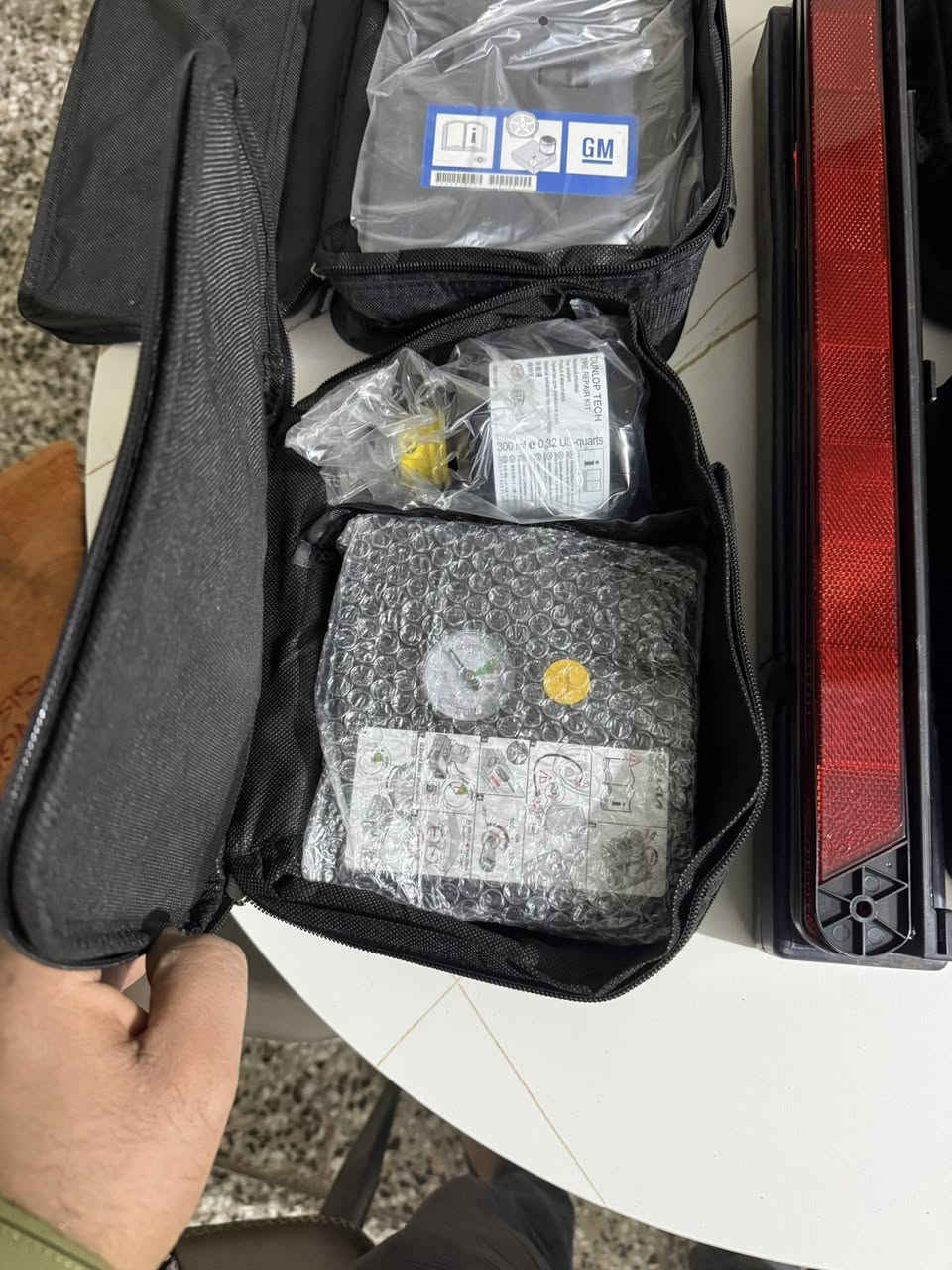 سلام عليكم
منفاخ تاير كوري اصلي ابو الجنطه يجي بل سيارات الحديثه الزيرو السعر ٣٥ الف 
مثلث كوري اصلي تفصيخ ٧ الف 
مكاني بغداد مشتل مقابيل حمام الفندي بيت مو محل متواجد من ٥ الى ١٢ بليل 
يوجد توصيل جميع الحافضات ٥ الف 
*********** بارق
