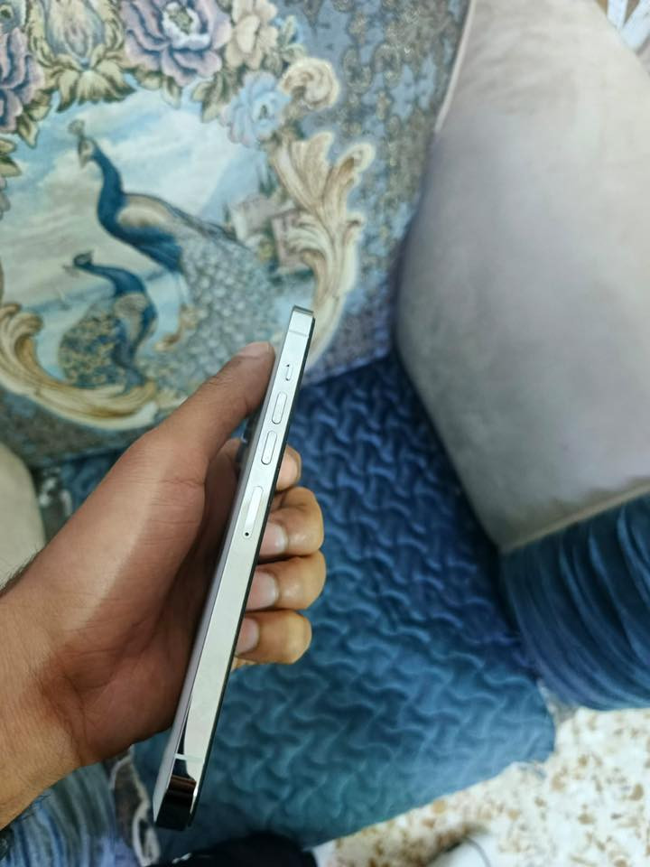 إيفون 13 برو ماكس لون أبيض  ذاكره 256 بطاريه 91 مكفول من كلش شخط مآبي سعر 700وبي مجال عنوان بغداد المحموديه 
‏***********
