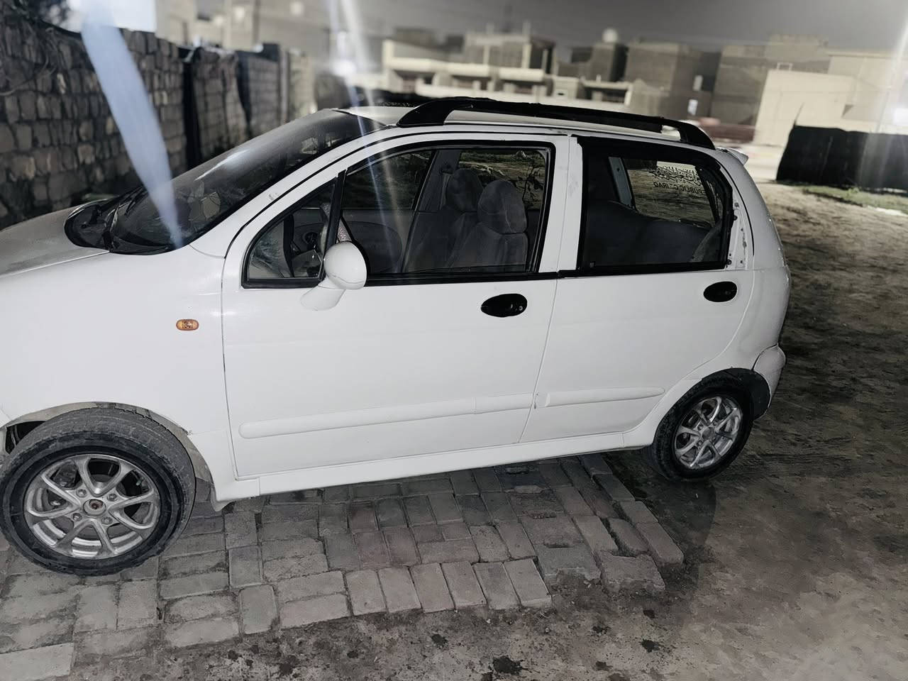 السلام عليكم للبيع كيو كيو شيري  
التفاصيل 👇
🔹موديل2012 
🔹كير عادي  ومحورته  دگم 
وهسه عطلان الكير  يعني شغله كهربائية وانزل من سعره تصليحة الكير .
🔹رقم بغداد هزه جديده تنتهي ب2027/7/17 .
🔹السياره بأسمي تحويل ثاني يوم 
اريده ب ٢٨وبيه مجال
مكاني واسط قضاء الصويره 
للاستفسار متواجد بس ع الاتصال ع الخط 
علي عزيز
***********
