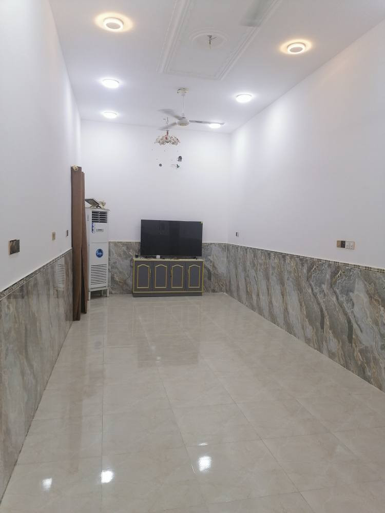 بيت بناء حديث للبيع في تنومه نهر حسن شارع الدواجن اوحي الغدير المساحه ٢٠٠ متر بناء ٢٠٢٥ بيت وشقتين البيت يحتوي على غرفتين وصاله واستقبال ومطبخ بارد و حار وصحيات داخليه وخارجيه وكراج بناء مع شقتين هيكل يحتاجن تشطيب الشقه الأولى غرفتين وصاله ومطبخ وصحيات والشقة الثانيه غرفتين وصاله ومطبخ وصحيات الشقق بابهن عل شارع والبيت بابه على شارع طابو زراعي صرف السعر ١٧٠مليون اوهذ رقمي *********** تحياتي البصرة, العراق
