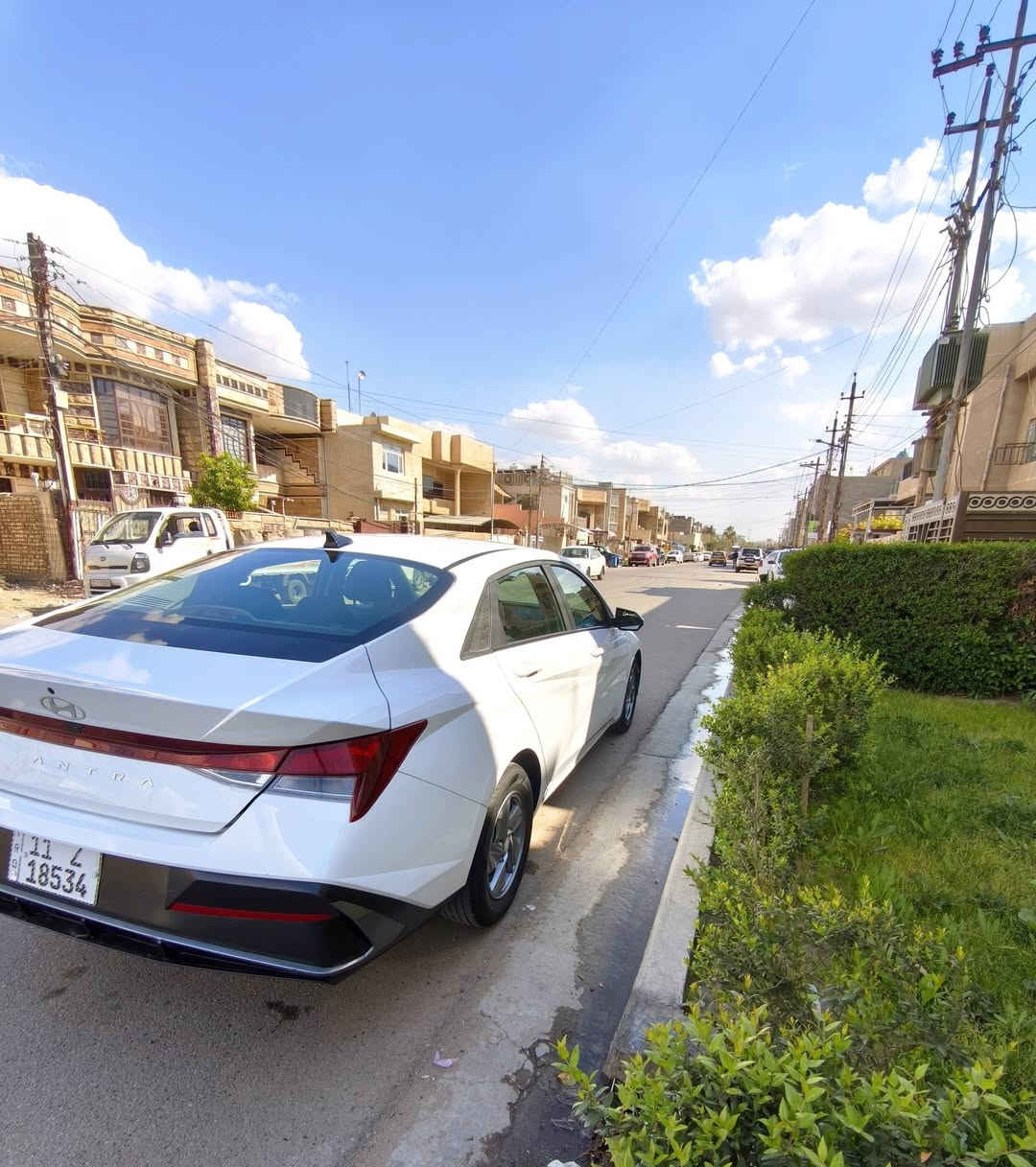 سلام عليكم .. للبيع هونداي النترا 2024  لون ابيض صدفي رقم بغداد بأسمي محرك 2000  
وارد امريكي كلين تايتل بدون اي صبغ 
دعامية خلفية فقط صور امريكا موجودة بالمنشور 
مواصفات بيها رادار وحساس وكاميرات 
وقيادة ذاتية وخروج من المسار وتحذير اصطدام 
وتحذير نقطة عمياء وبعد بيها مواصفات ال SE
السيارة بعدها بريحة الشركة 
ماشية بس 5 الاف بالعراق 
اجتي من امريكا ماشة 11 الف
وحالياً ماشة 16 الف
يعني تاخذ سيارة 5 سنوات متوصل للحي الصناعي الف متصرف عليها
السيارة اني مغلفها مقاعد وارضية جلد فول ترتيب
لوك بعدها كلش جديدة 
الغراض بالجنطة بعدها بترابها
للبيع ب177 وبيها مجال بسيط
    
مكاني بغداد بالسيدية
***********
