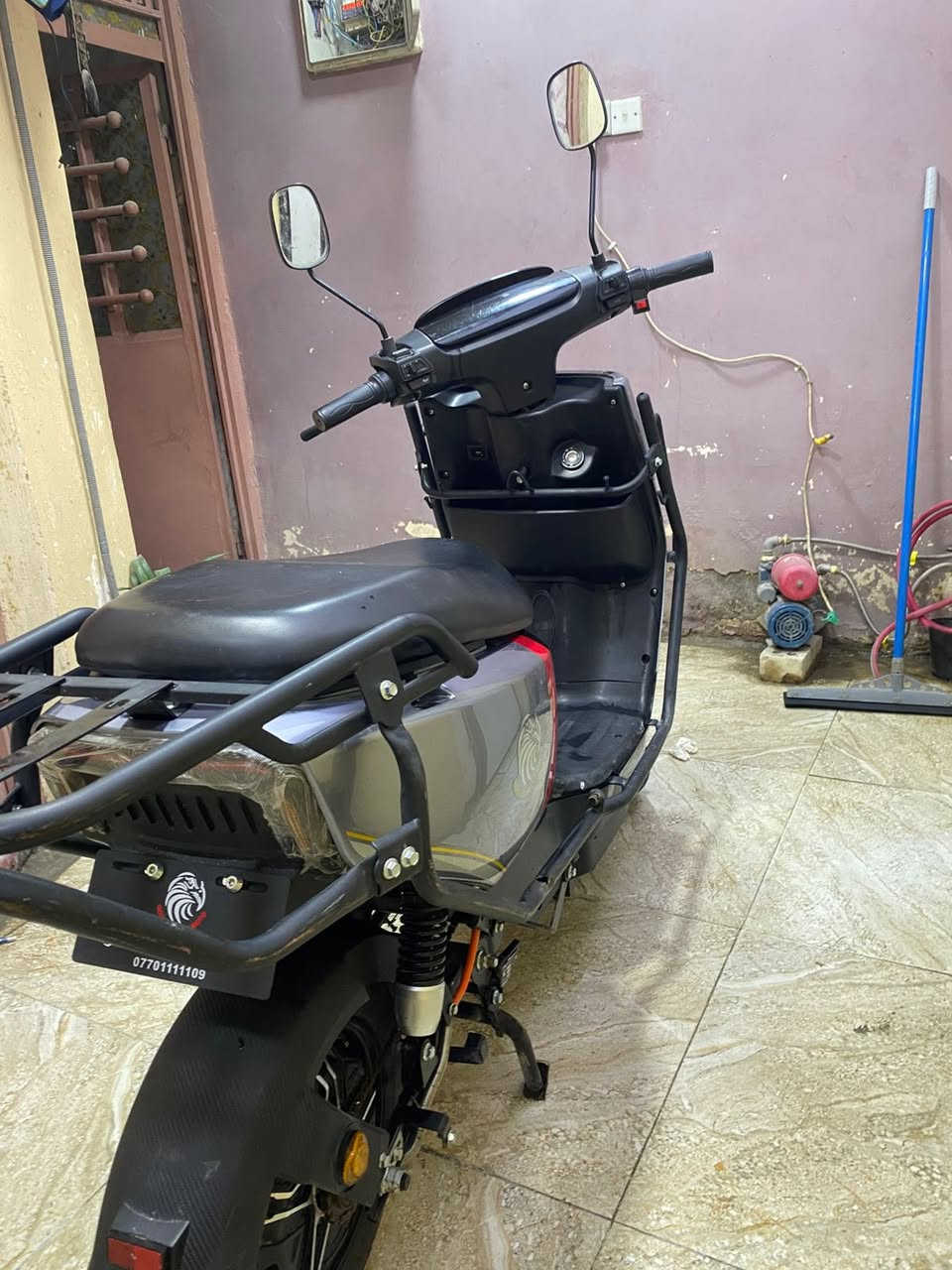 السلام عليكم دراجه شحن ست بطاريات سرعات سرعته ٨٠ الدراجه لوك اخت الجديده امانت الله بطاريته بلادي غراضه كامله بايدر وصندوك مرايات جيب فيتر وفحص وين ميعجبك مكاني بغداد الحرية الثانية قرب مطعم باباعن ***********رصيد فقط ماكو واتساب السعر ٨٠٠ وبية مجال للطيبين
