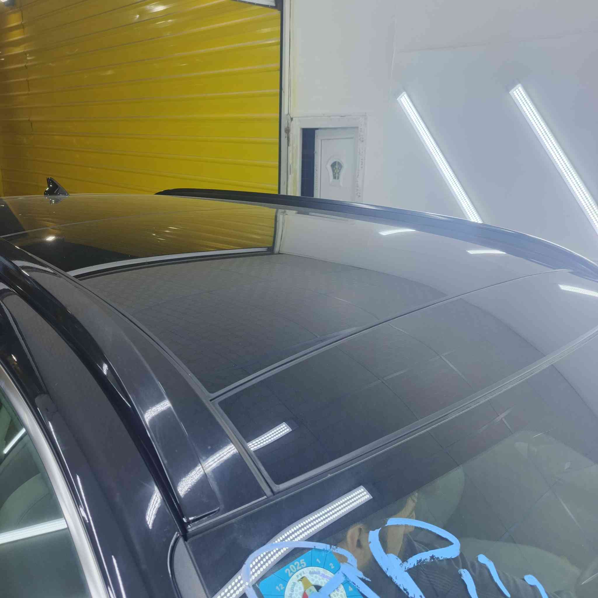 السلام عليكم 
‏هونداي توسان اعلى فئة هايبرد بلكن  موديل ٢٠٢٤ 
‏٥ كامرات 
‏بانوراما 
‏تبريد تدفئة كشنات 
‏تشغيل عن بعد 
‏تقديم وترجيع بالريمونت 
‏صندوق كهرباء 
‏شاشة كبيرة 
‏كشنات الامامية كهرباء 
‏الخلفية تدفئة 
‏تدفئة ستيرن 
‏شحن عن طريق الكهرباء يعني تسلا 
‏او تشغيل هايبرد وبانزين 
‏السيارة ماشية ٧٠٠٠ ميل 
‏٦ حساسات امامية 
‏نقطة عمياء 
‏اشاير بالمري 
‏وضعيات قيادة 

‏هوااااي مواصفات بيها بعد 
‏بدون ايرباك بدون دواخل 
‏السيارة مبدل بيها البنيد نفس اللون بلادي  والحادث مرفق 
‏بيها كلير من امريكا صفحة الصدر كاملة 
‏مكانها الدورة 
‏***********
