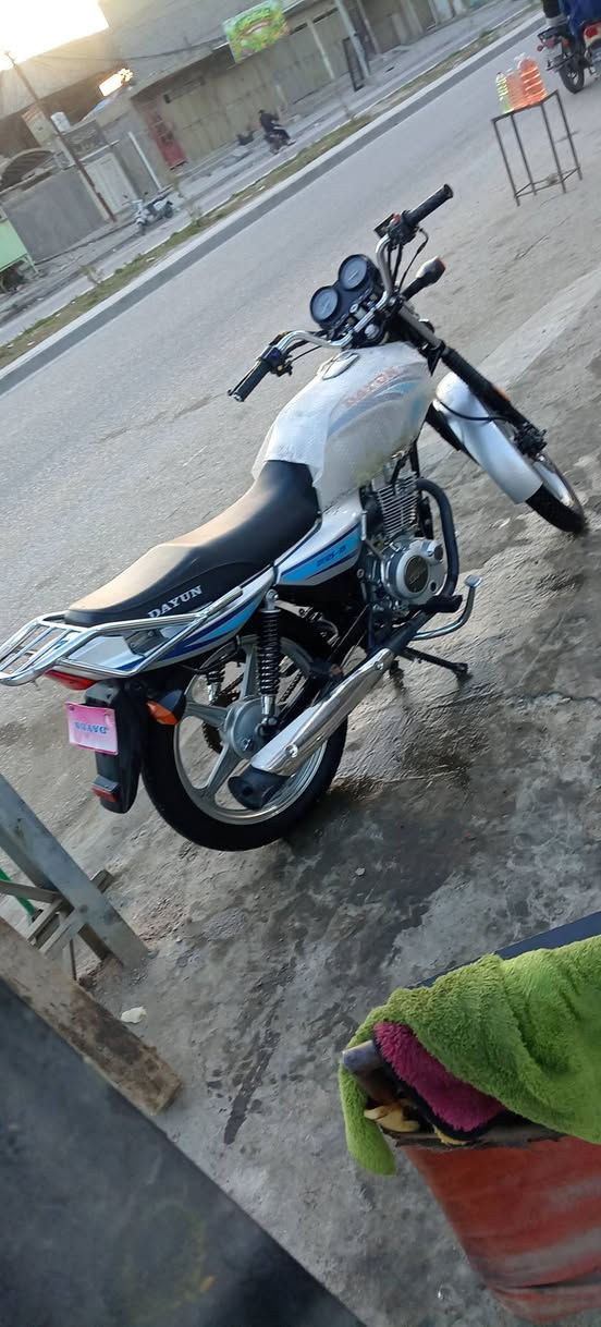 السلام عليكم دراجه دايوان عضم اصولي دراجه نضيفه وحلوه ما مفتوحه السعر 800 وبيه مجال حك الجيه مستعجل على  بيعته اليرده ينتصل/***********
