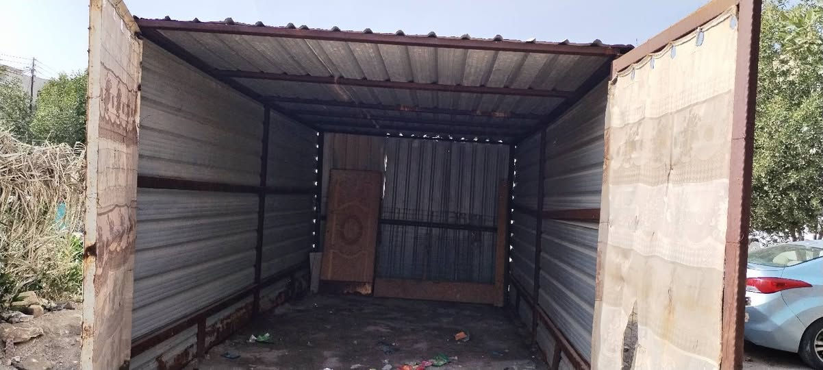 سقيفه للبيع الطول 6 العرض 2 اونص
***********
