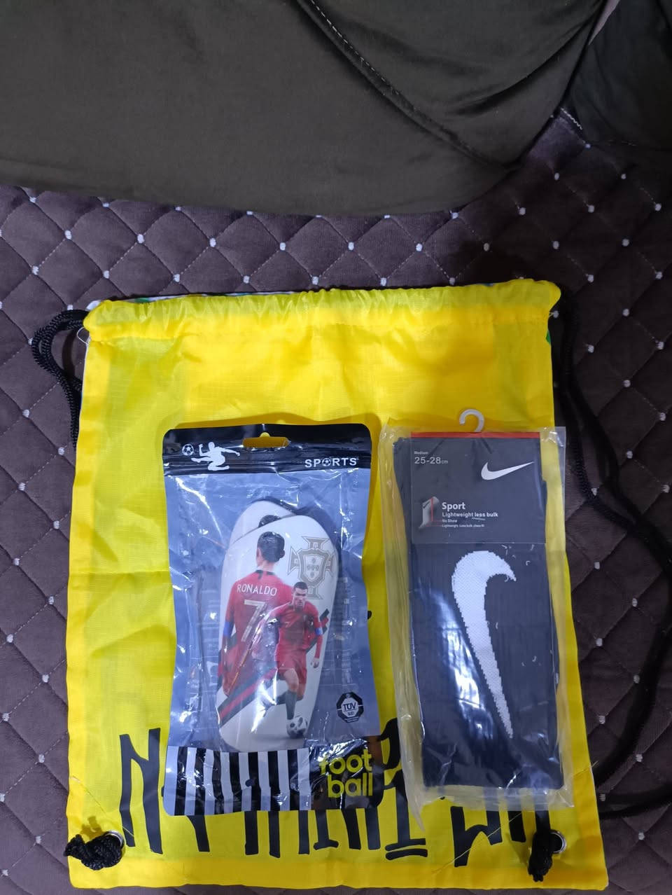 سلام عليكم شباب حذاء اير زوم قياس 43
طول القدم 27.5 
سعر الحذاء 40 الف وبيه مجال بالسعر ويجي وياه هذني الهدايا


**إذا كنت صاحب هذا الإعلان وتريد حذفه لأي سبب، رجاءا أرسل رسالة إلى الدعم الفني**