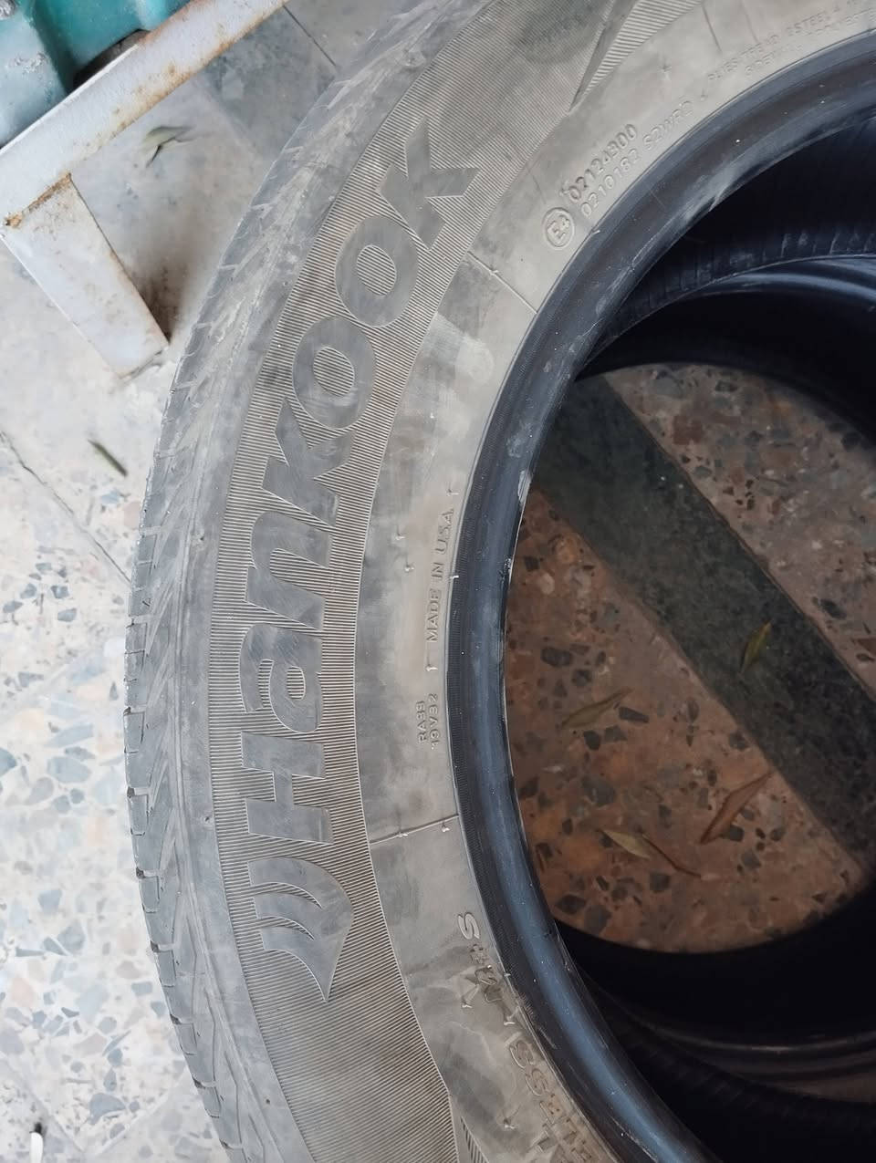 زوج تايرات نظيفات جداً حجم235/60/18Rهانكوك صنع امريكي السعر ب75الف بغداد ***********
