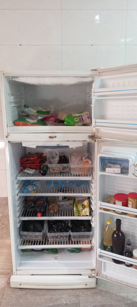 ثلاجه للبيع حجم كبير ثلج الثلاجه ونظيفه السعر ١٠٠ الف للاستفسار
***********
