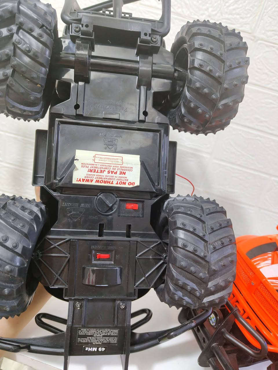 سيارات احجام كبيره بهذا الشكل البرتقاليه بيها اضرار بسيطه بالشكل الخارجي غير معروف شغالات او لا بدون ريمونت اثنينهم سويه 10 الف


**إذا كنت صاحب هذا الإعلان وتريد حذفه لأي سبب، رجاءا أرسل رسالة إلى الدعم الفني**