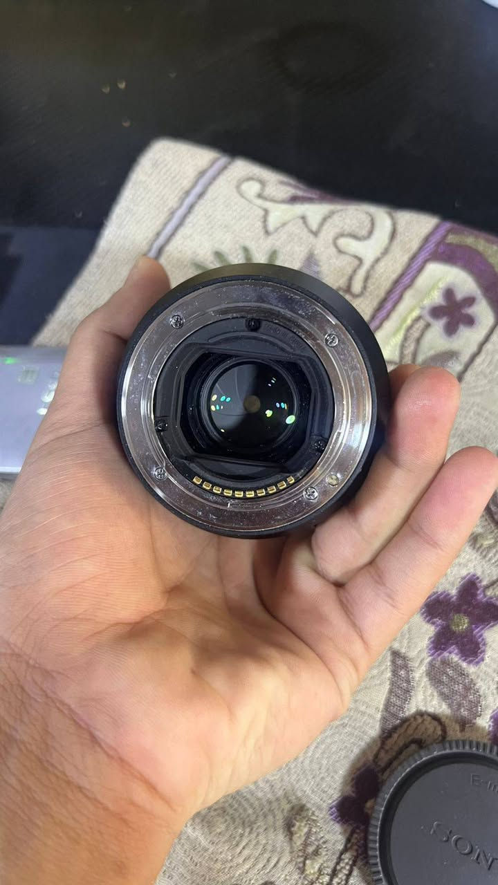 السلام عليكم عندي عدسة سوني ٨٥ فتحة ١.٨ للبيع السعر 400 الف وبيها مجال للشراي 
مكاني بغداد البلديات 
***********
واتس اب
او خاص
