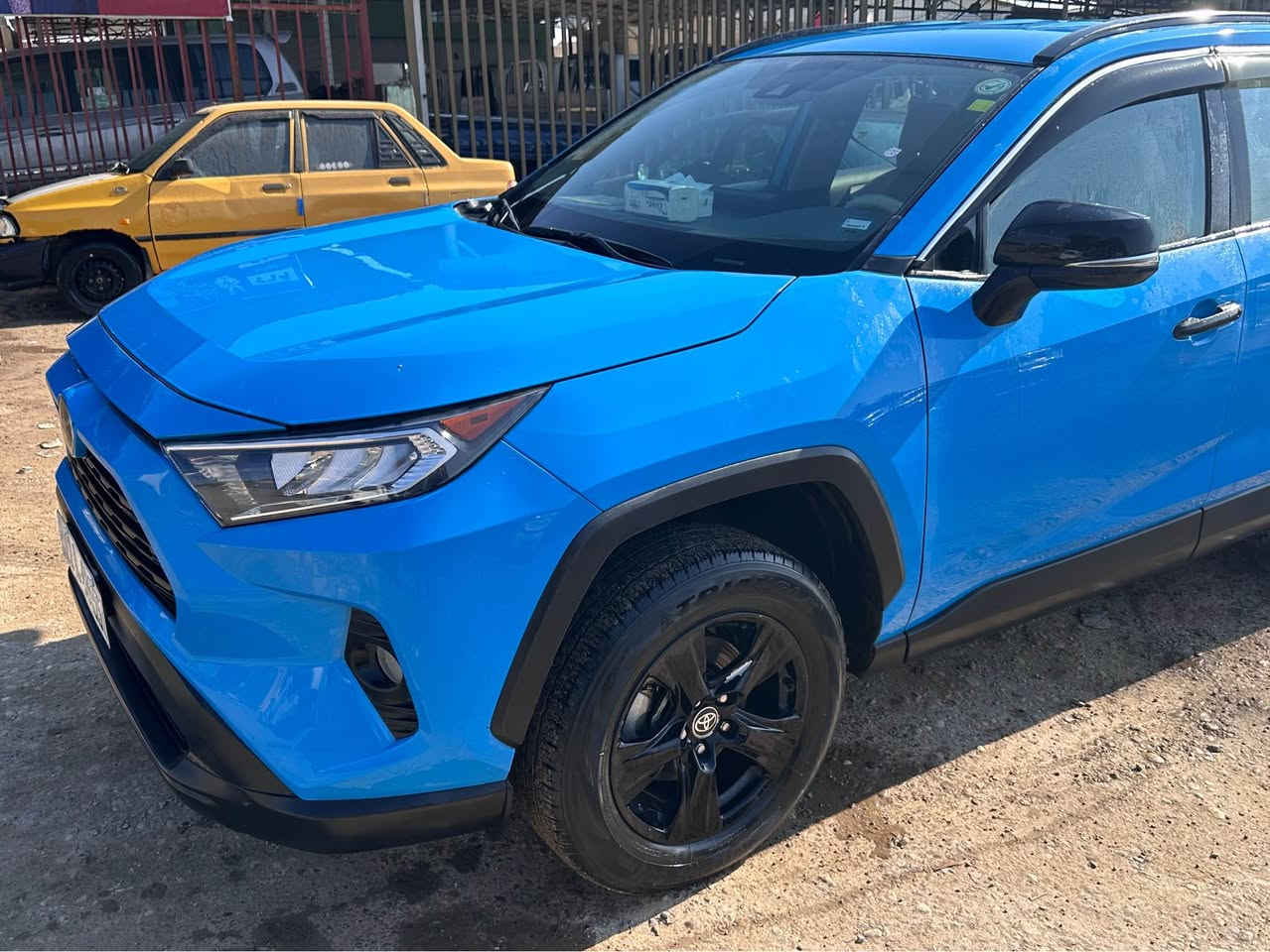 للبيع تويوتا RAV4 - راف فور موديل 2021 XLE وارد أمريكي 
رقم بغداد - تحويل ثاني يوم تاخذ 
ضرر فقط في الجهة الخلفيه باب الصندوق مبدل اصلي نفس اللون 
بصمه + اشارات بالمرايات الجانبيه + نظامين سرعه ECO و SPORT + داخل بيجي 
السياره حلوه وكاعده ومو ناقصها شي 
السعر - 200$ 
للتواصل .. *********** 
مكان السياره سامراء . سامراء, صلاح الدين

