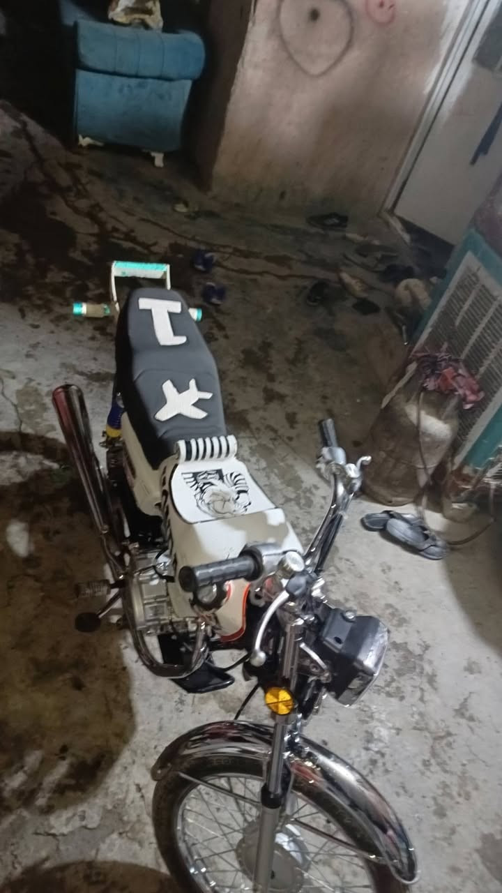 دراجه للبيع.. 
موديل 2025 
مكينه ولا برقي مفتوح
السعر 850 وبيه مجال 
***********
