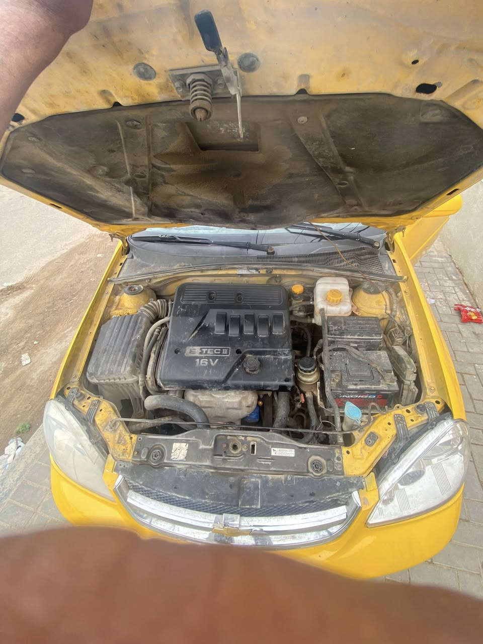 السلام عليكم اوبترا للبيع موديل 2011 سنويه ل27 كير ومكينه وتبريد جدد حداديه جديده  تخم تايرات جدد سياره جديده توه مصبوغه مصفره هيئة وغرامات ماعليهه ربع تحويل ثاني يوم العنوان البصره الزبير اتصل على الرقم ***********سعر 53
