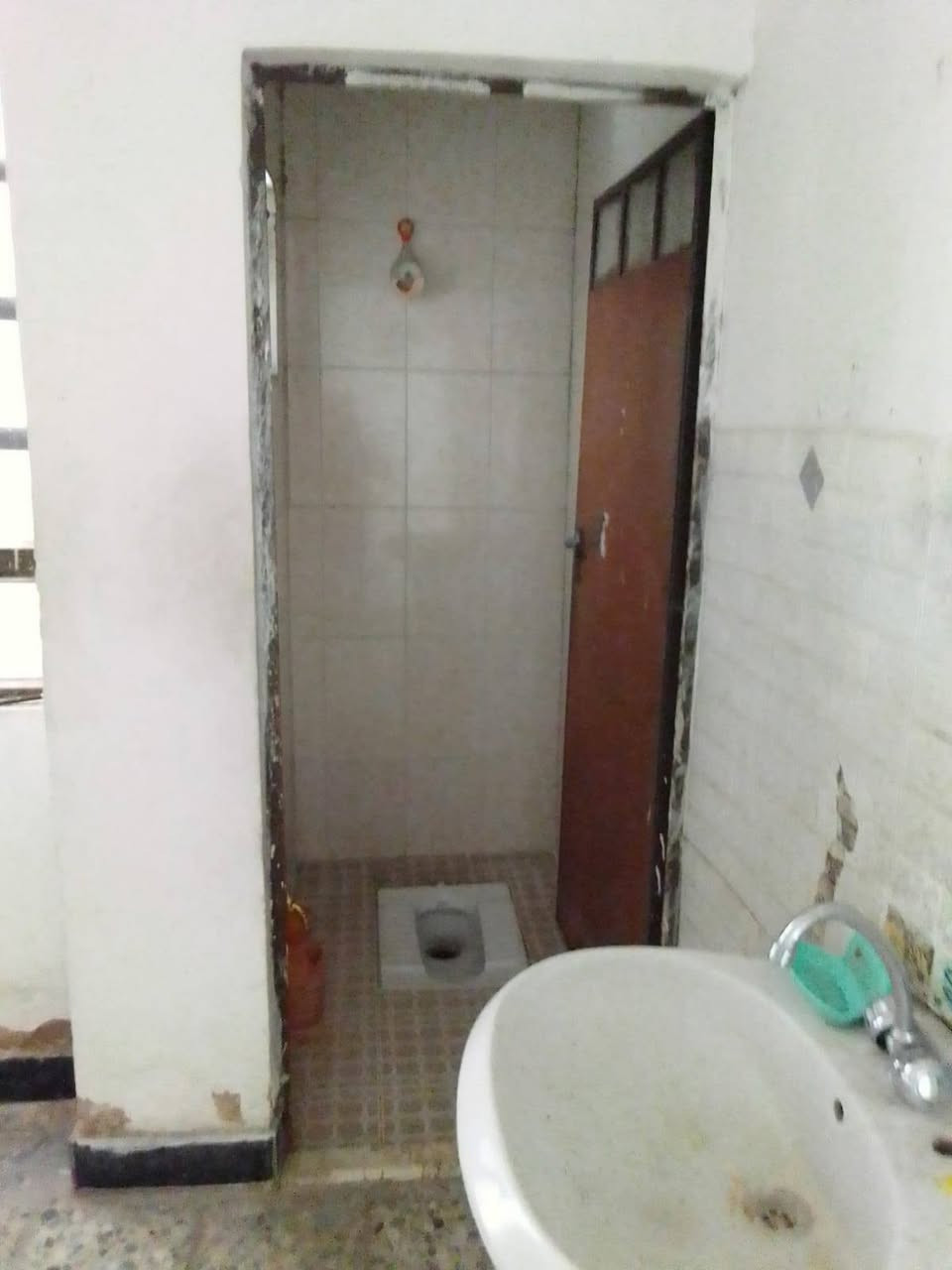 162متر بي2نوم وصاله ومطبخ وخدمات مدخلين كراج الموقع الدوره شارع 60 ايجار550
***********
