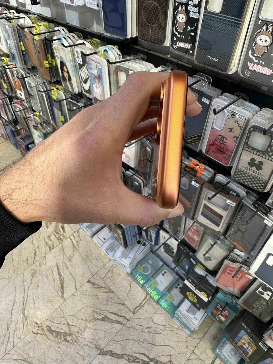 السلام عليكم
Iphone 17 pro max 256GB
نظافة ‎%‎
بطارية 100
مشحون 81 مرة
مستعمل 3 اشهر فقط
مكفول من التصليح ومن أي خلل
باكيت وكيبل أصلي ZA
السعر مليون و850 
لا يوجد توصيل
مكاني بغداد العامرية
***********
