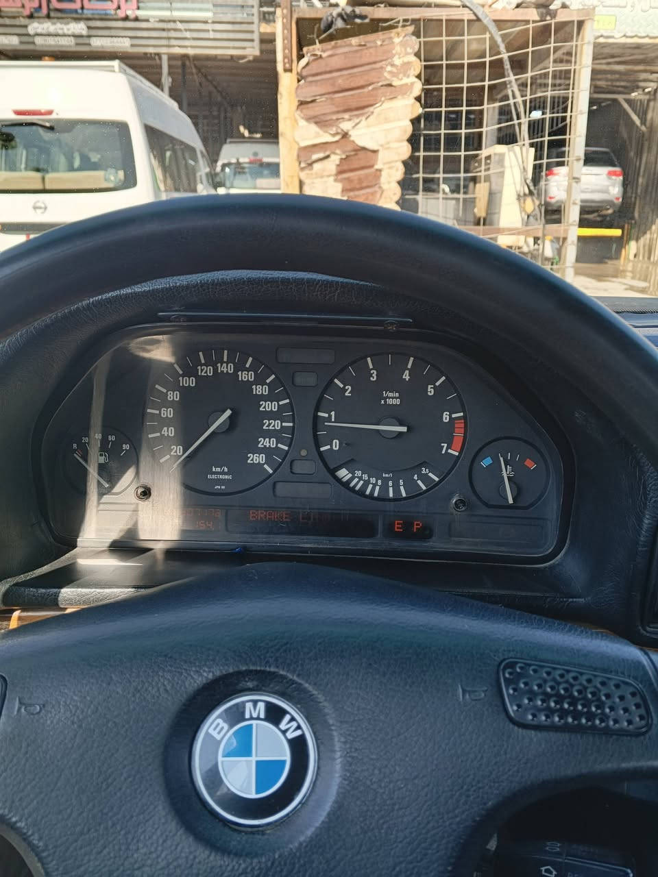 بي ام موديل1989 حجم735 كير عادي
محرك3500 محرك كفاله 

محرك وكير كفاله 
تبريد ثلج كلشي بيه شغال وبسمي سنويه بل 30 تنتهي
رقم 📱***********
عنوان بغداد البلديات 
سعر 45
