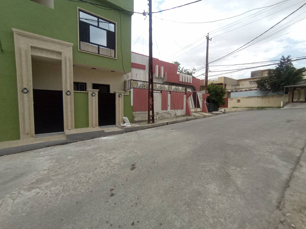 دار زيـرو طـابـقـيـن للـبيـع 👌
يصلح للاستثمار او السكن 🏡

موقع مميز حي الحدباء 📍
قـرب سـايديـن الـصـورة📍

بـناء حـديث زيـرو و تـسليم فـوري 🔑
الطابق الثاني معزول بدرج خارجي 👍

مساحة الدار  120 متر 📏
الواجـهة 10 متر غروب 🌅

الطابق الاول ☝️
استقبال + مطبخ كبير + مناور
+ صحيات + غـرفتين نوم كبار

الطابق الثاني✌️
استقبال + مطبخ + صحيات
غـرفـتين نـوم كبار + سـطـح 

كافة الاسعار في قناة التليكرام 👇

https://t.me/makteb_alsanabil

اذا عـنـدك عـقـار وتـريـد تـبـيعـه
تواصل معانا على الارقام التالية
يــتـوفـر واتــسـاب + تــلـيـكـرام

*********** اسـيـا ☎️
*********** اسـيـا ☎️
*********** كورك ☎️

لـدينـا الـمزيـد مـن الــعروض الـمـميـزة 👌
اذا كان لديكم اي استفسار او استشارة 🖐️
يـمكنكم مـراسلة الـصفحة بشكل فوري ✉️

#_مكتب_السنابل_للعقار
#_الموصل 
#_حي_الحدباء
#_دار_للبيع
