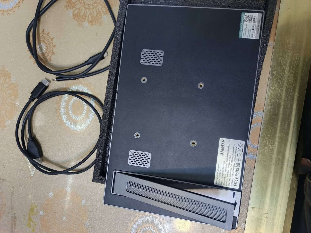 شاشة محموله بيها منفذ HD
وثنين منفذ تايبسي 
تنربط ع الموبايل وعلى الاجهزه التفيده ينطي سعر بيها


**إذا كنت صاحب هذا الإعلان وتريد حذفه لأي سبب، رجاءا أرسل رسالة إلى الدعم الفني**