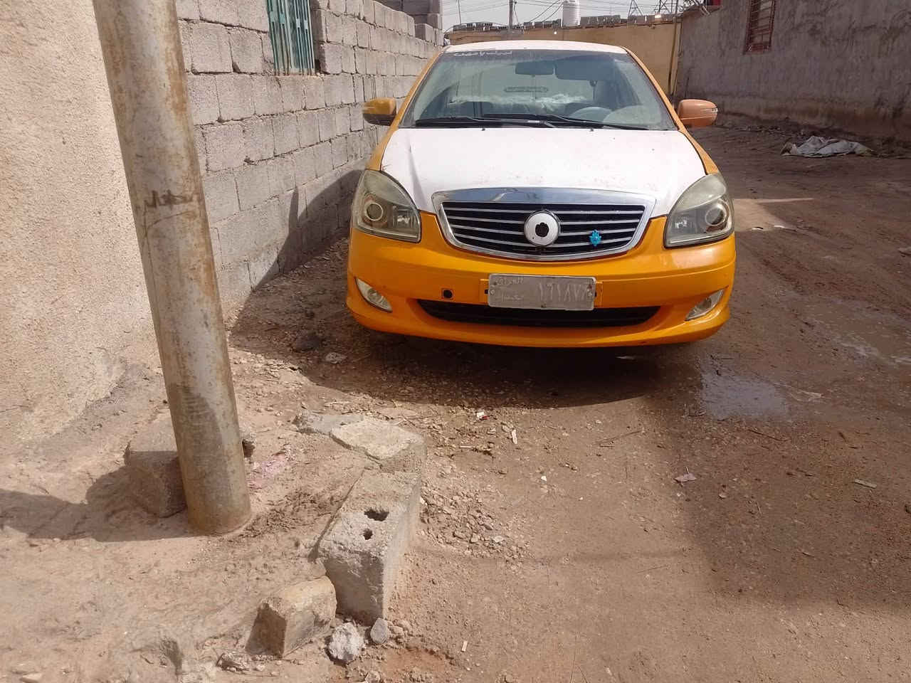 السلام عليكم جيلي موبل للبيع او مراوس ترهم مكينه وكير كورلا نحله حديث 18000 مصفره هيئه راعيه موجود بيها بابين بيهن خياس ودوسات بس  سعر 25 عليه غرامات مرور تنزل من سعر ***********
