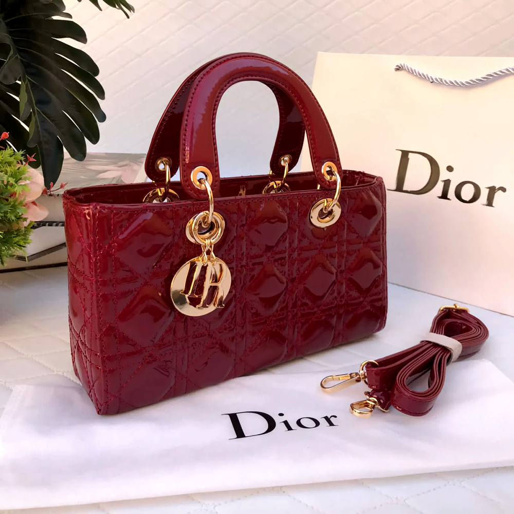 #جديد_علي_باريس✔️
حقائب نسائي Dior كوالتي عالي  وسط وكبير...شي راقي...
#السعر_13_الاف_فقط
#العنوان_السوق_الكبير_مقابل_ازياء_الحاج_ممي_مقابل_ابودعاء_للفرفوري


**إذا كنت صاحب هذا الإعلان وتريد حذفه لأي سبب، رجاءا أرسل رسالة إلى الدعم الفني**