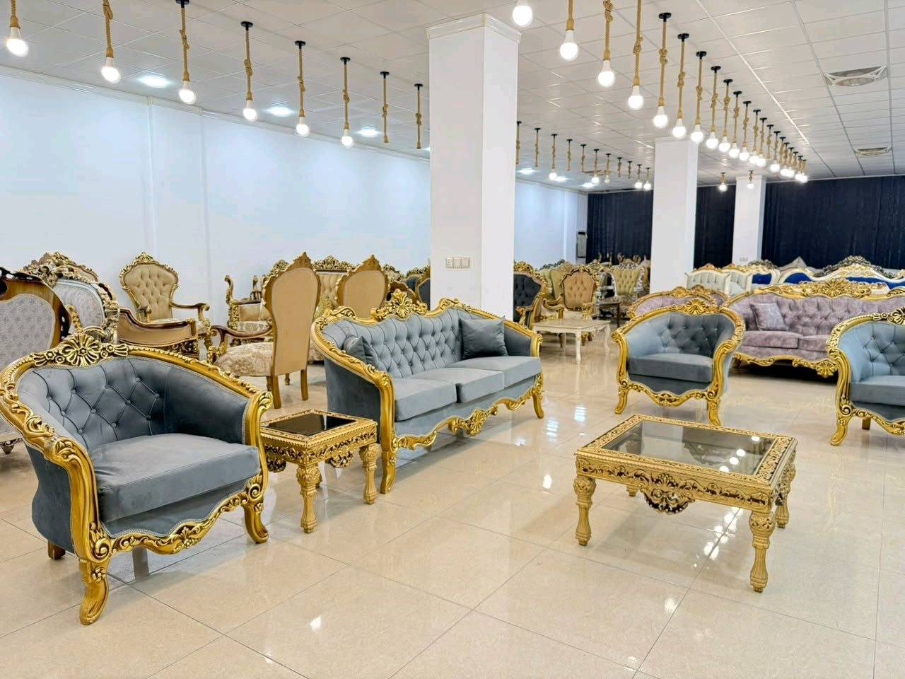 تخم 10 مقاعد 
موديل روعة
مصنوع من خشب الجوز 
قماش مقدف
صبغ حراري