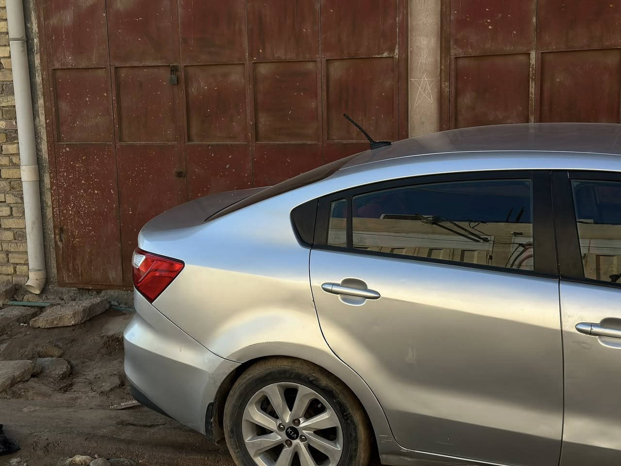 كيا ريو 2017 وارد امريكي محرك جدي اي 1600 صبغ جاملغ خلفي وباب جهة الراكب تبريد تدفه شغال تخم تاير مداور ثاني يوم مكان السياره ذي قار السعر 93 وبيها مجال ***********
