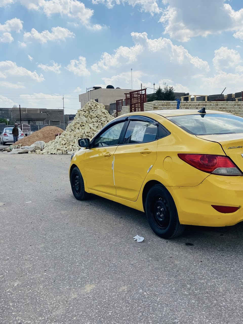 السلام عليكم للبيع اكسنت خليجي  موديل 2012رقمً إنكليزي سنويه 2030مصفره هيه وغراماتً كير ومحرك كفاله تخم تاير جديد حداديه جديده محرك 1600دوش
السعر 70وبيها مجال 
اللاستفسار ‭***********‬
بيع فقط بدون مراوس☝️☝️☝️
