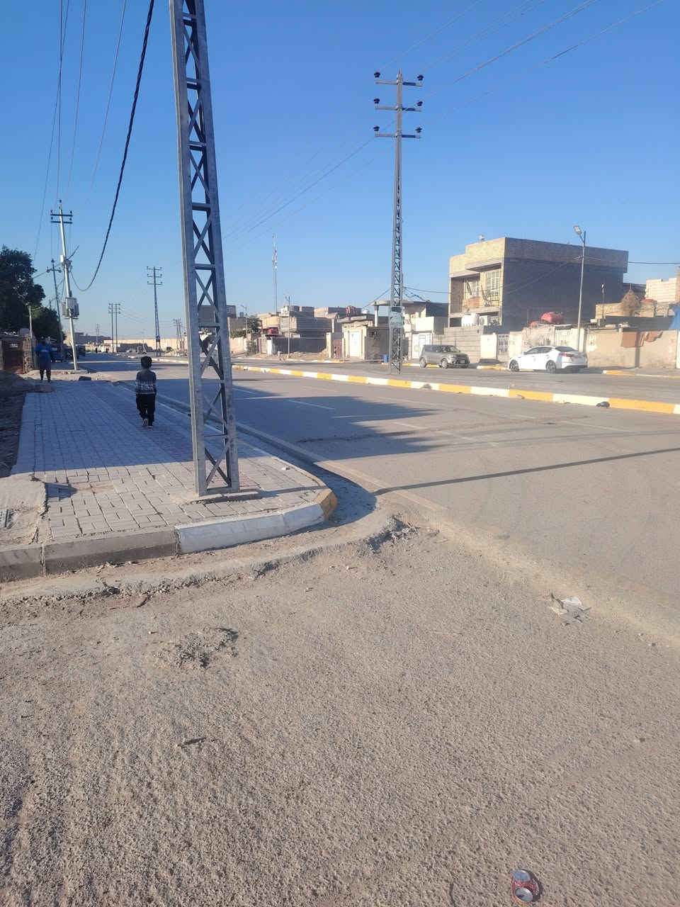 دار لبيع مصفر مساحة 150 عله الشارع العام يم العلوه السعر 25 ***********
